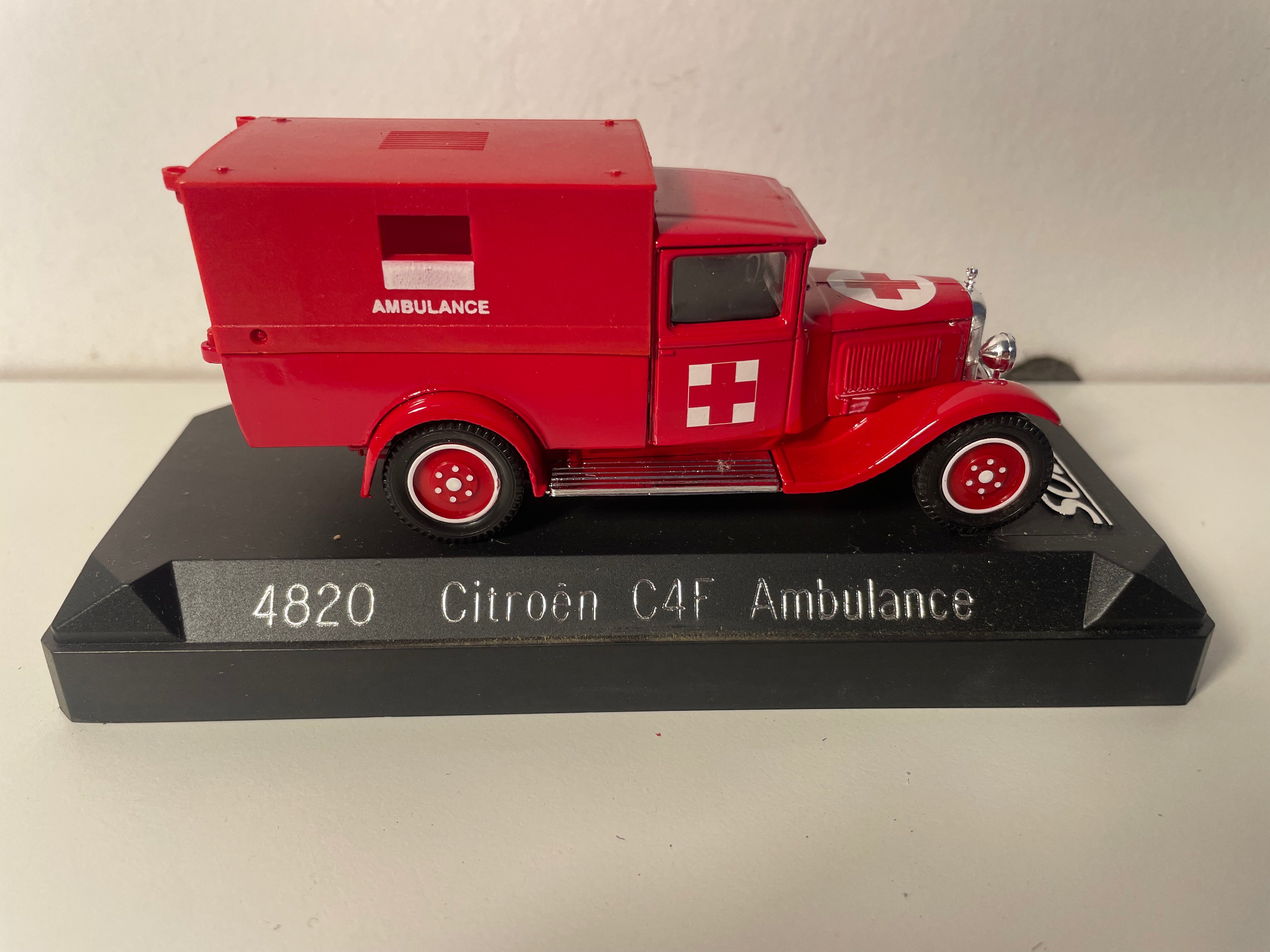 Citroën CAF ambulance rood POMPIERS - Solido referentie 4820