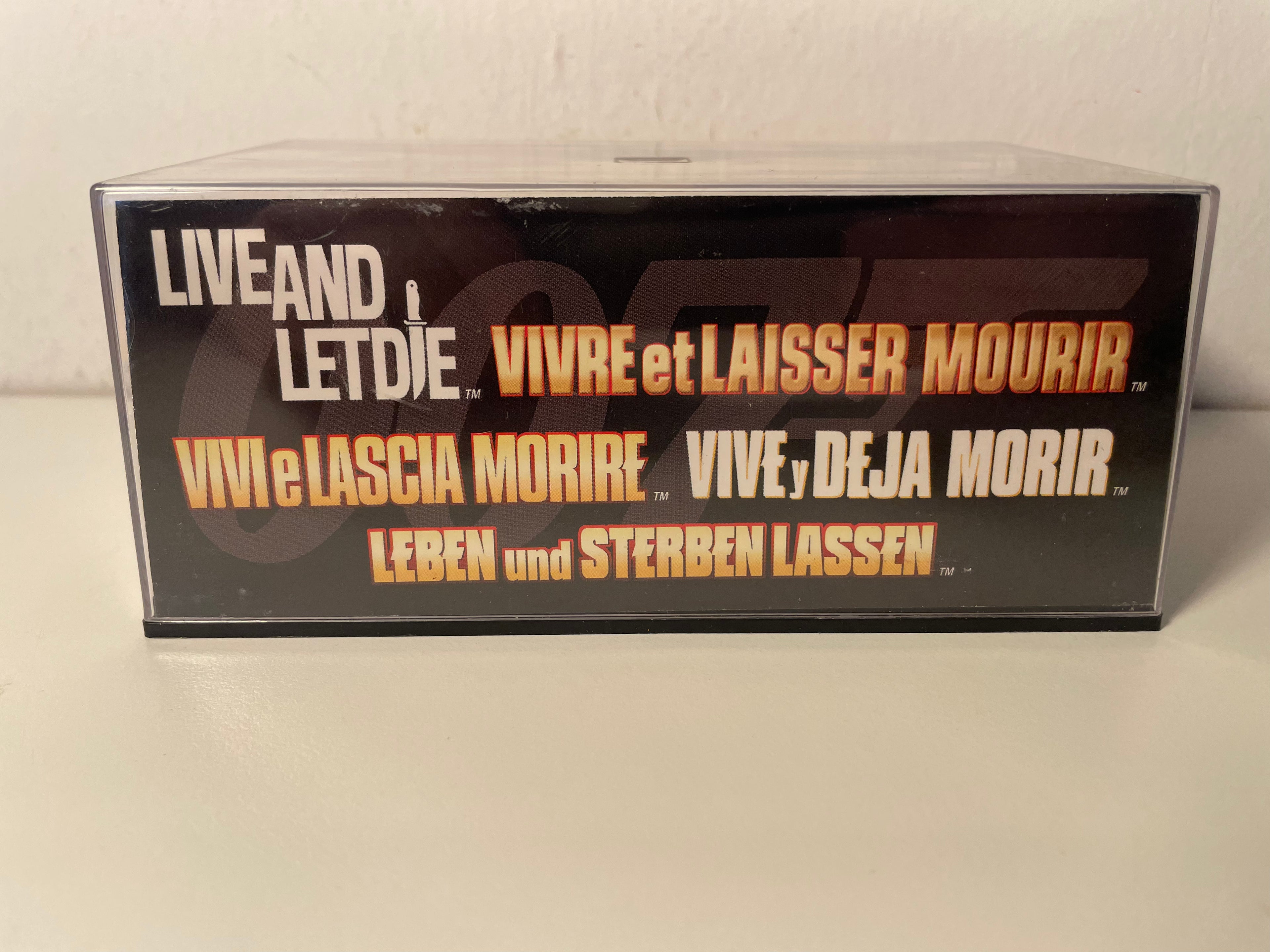 Checker Marathon jaune Taxi - JAMES BOND - VIVRE ET LAISSER MOURIR (Live and let die)