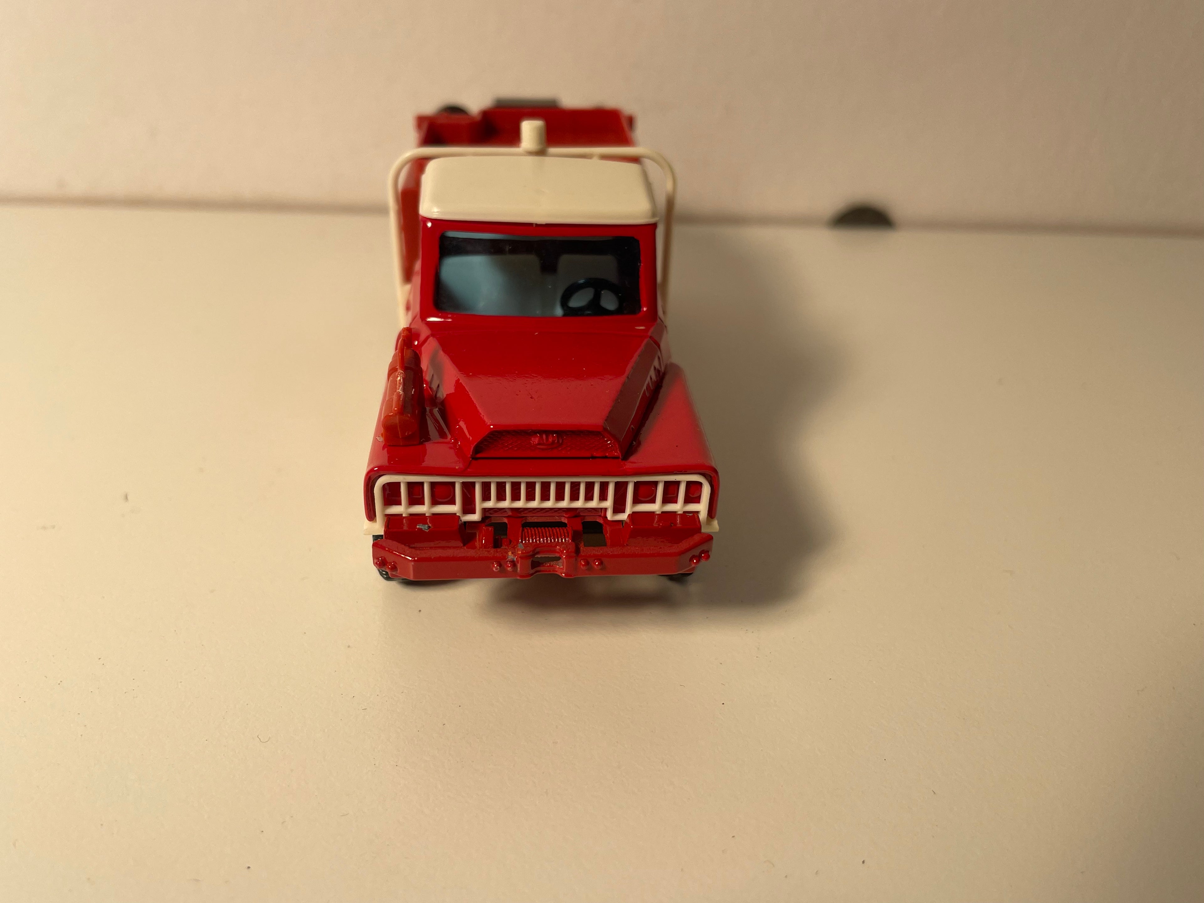 Kamion ACMAT VLRA 4x4 czerwony POMPIERS do gaszenia pożarów lasów (Guéméné sur Scorff (56)) - Solido numer referencyjny 3125