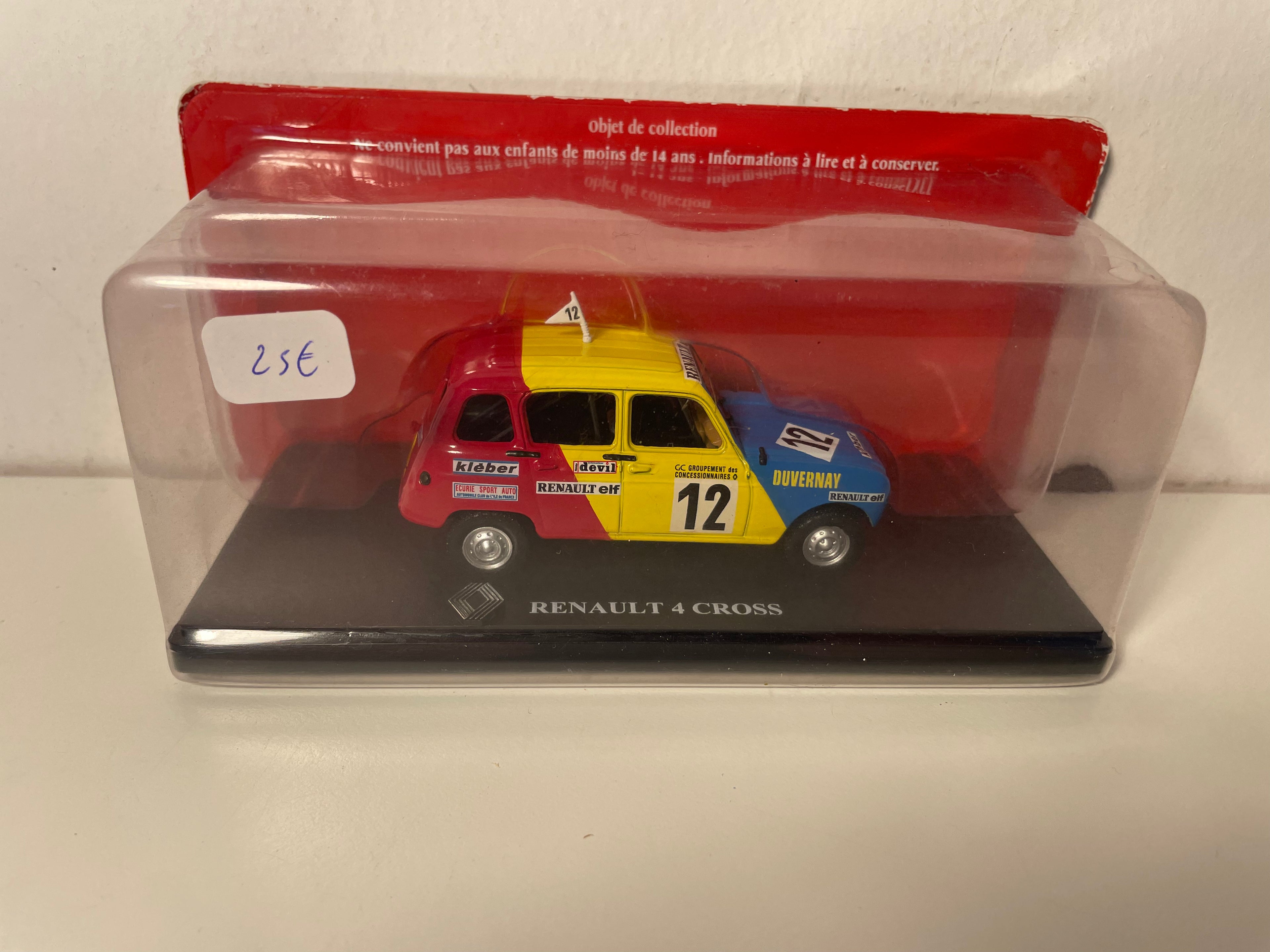 Renault 4 cruz rojo amarillo azul