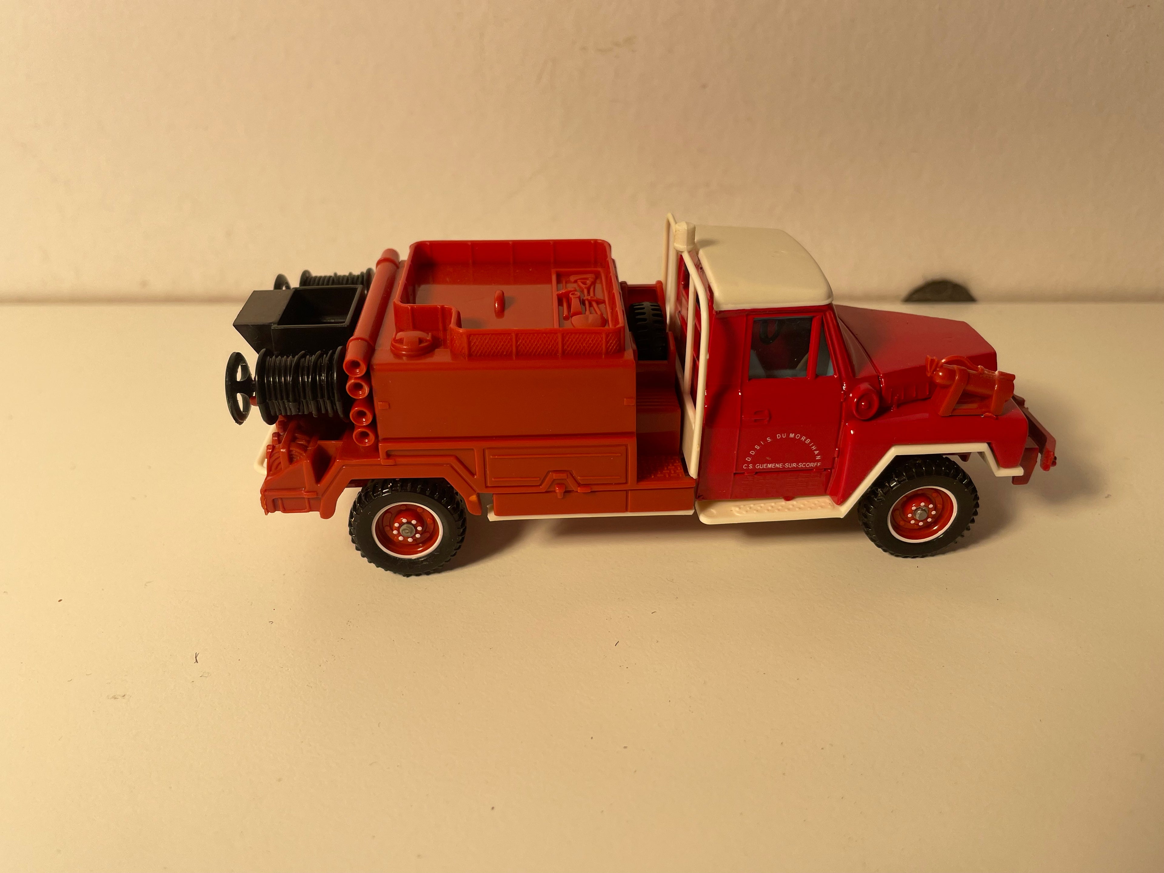 Kamion ACMAT VLRA 4x4 czerwony POMPIERS do gaszenia pożarów lasów (Guéméné sur Scorff (56)) - Solido numer referencyjny 3125