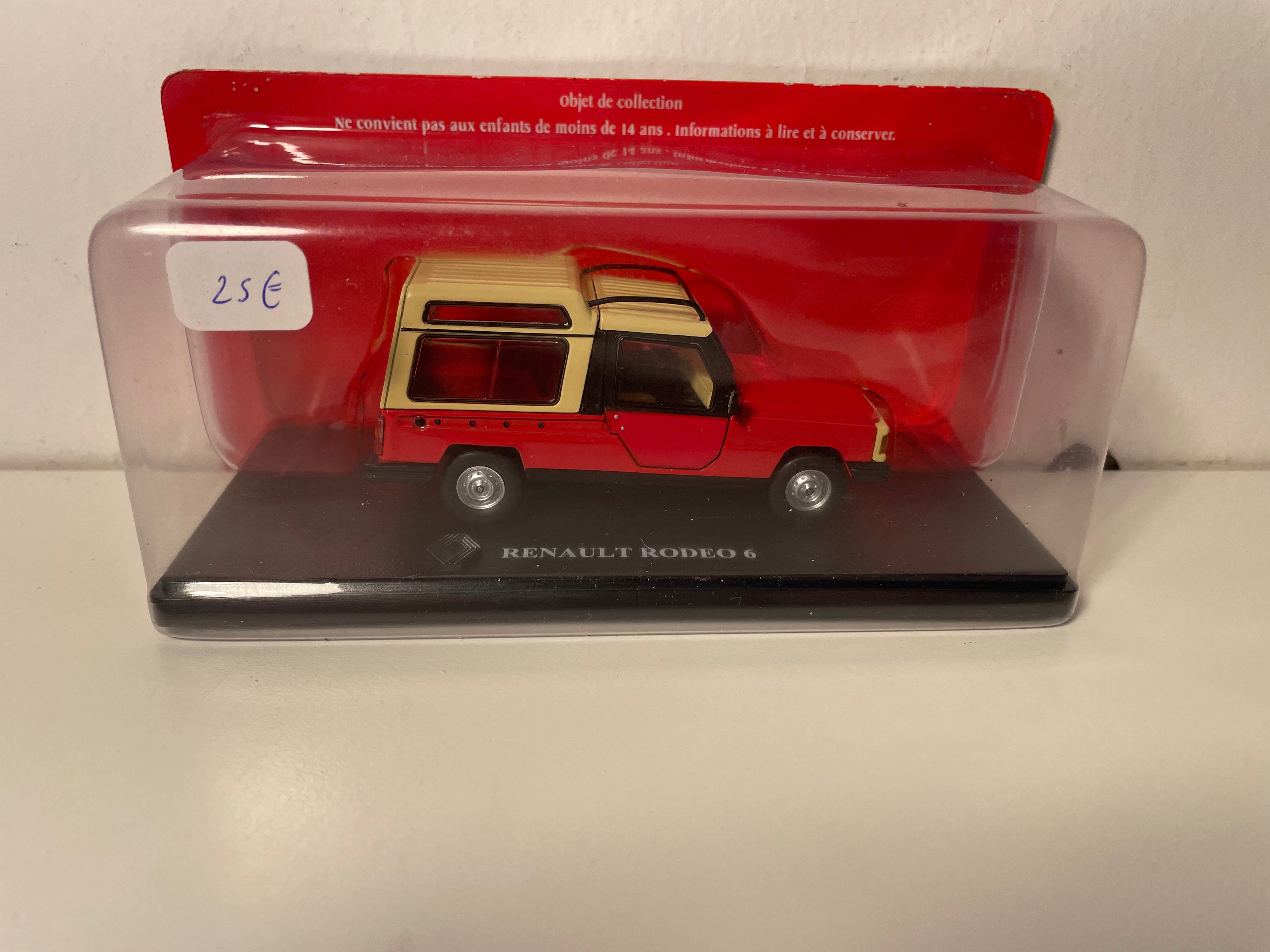 Renault Rodeo 6 rout a beige Daach