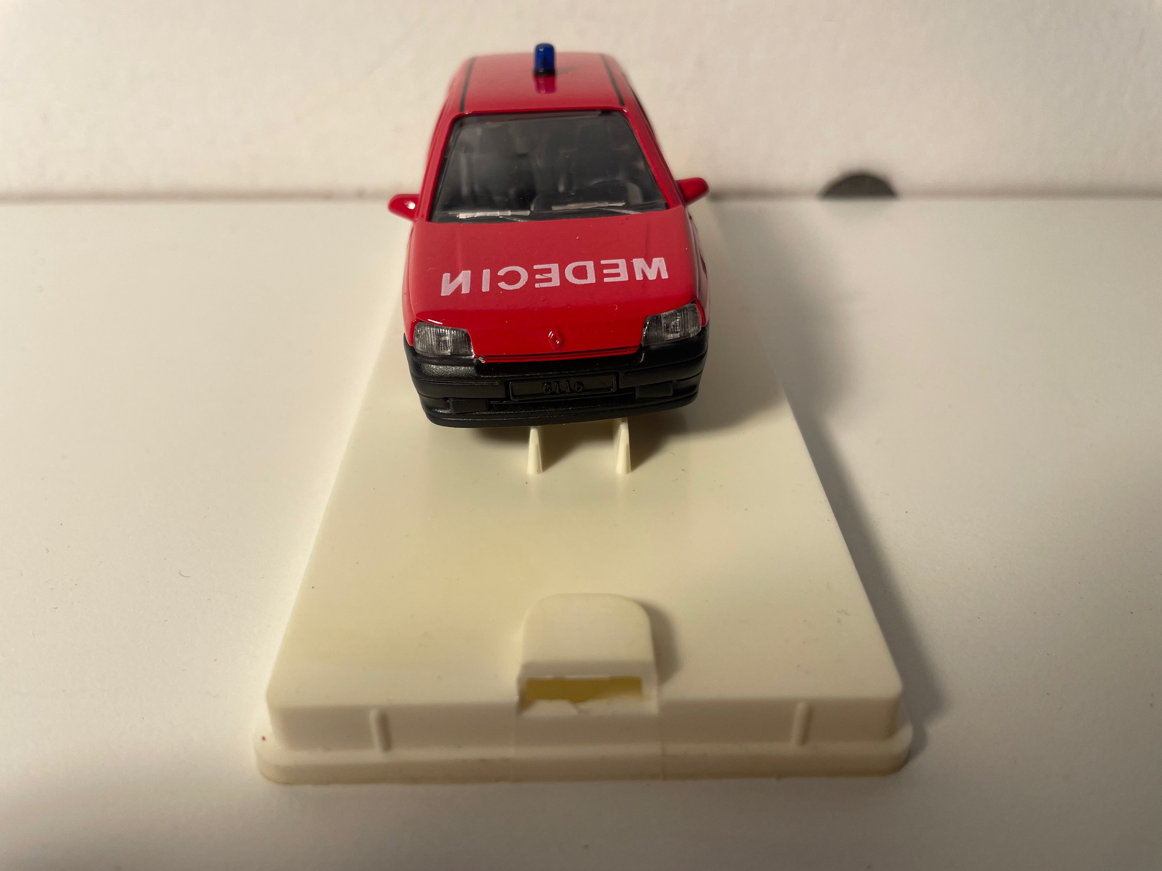 Renault Clio vermelho BOMBEIROS (MÉDICO) - referência VEREM 916B