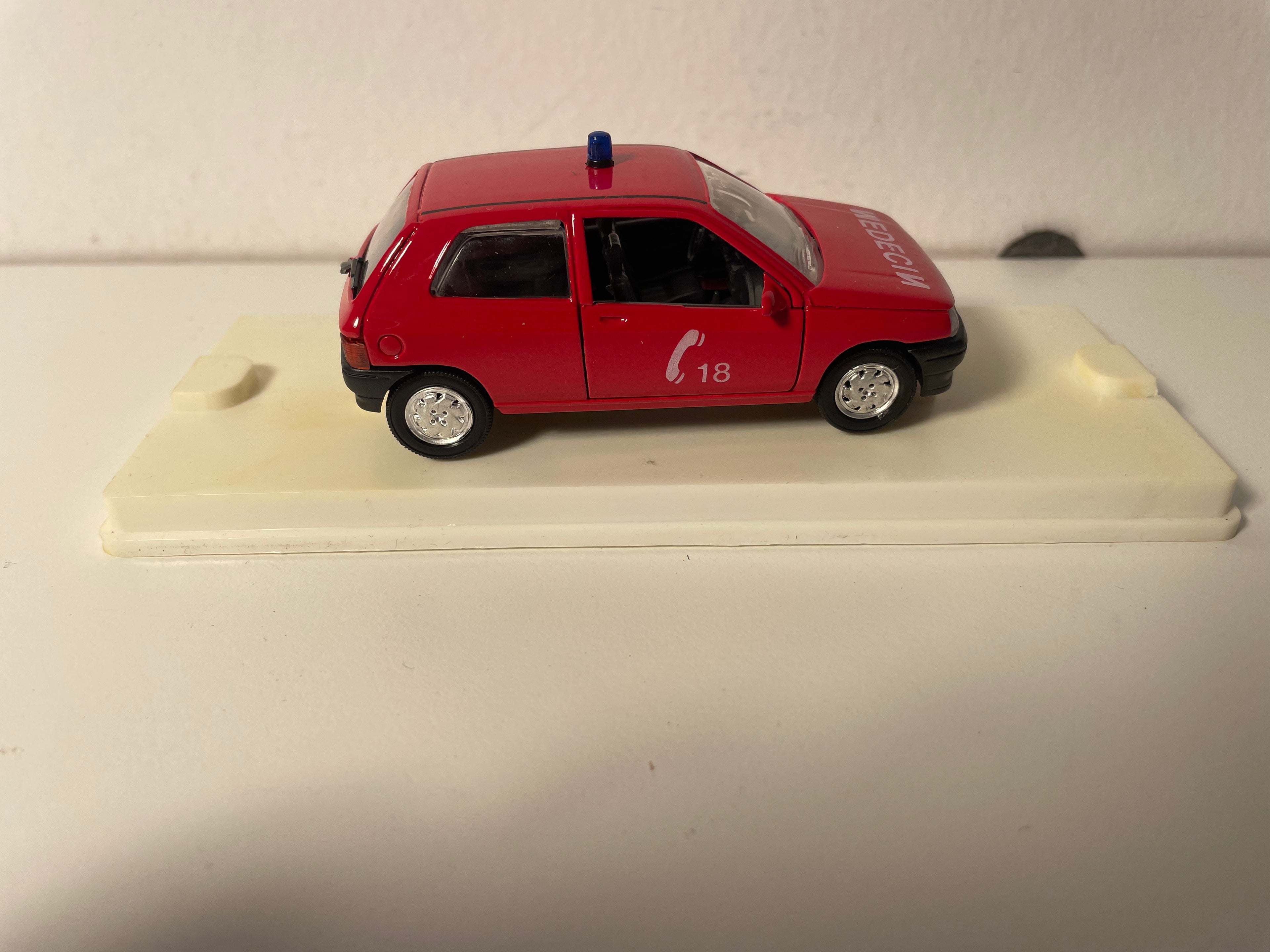 Renault Clio vermelho BOMBEIROS (MÉDICO) - referência VEREM 916B