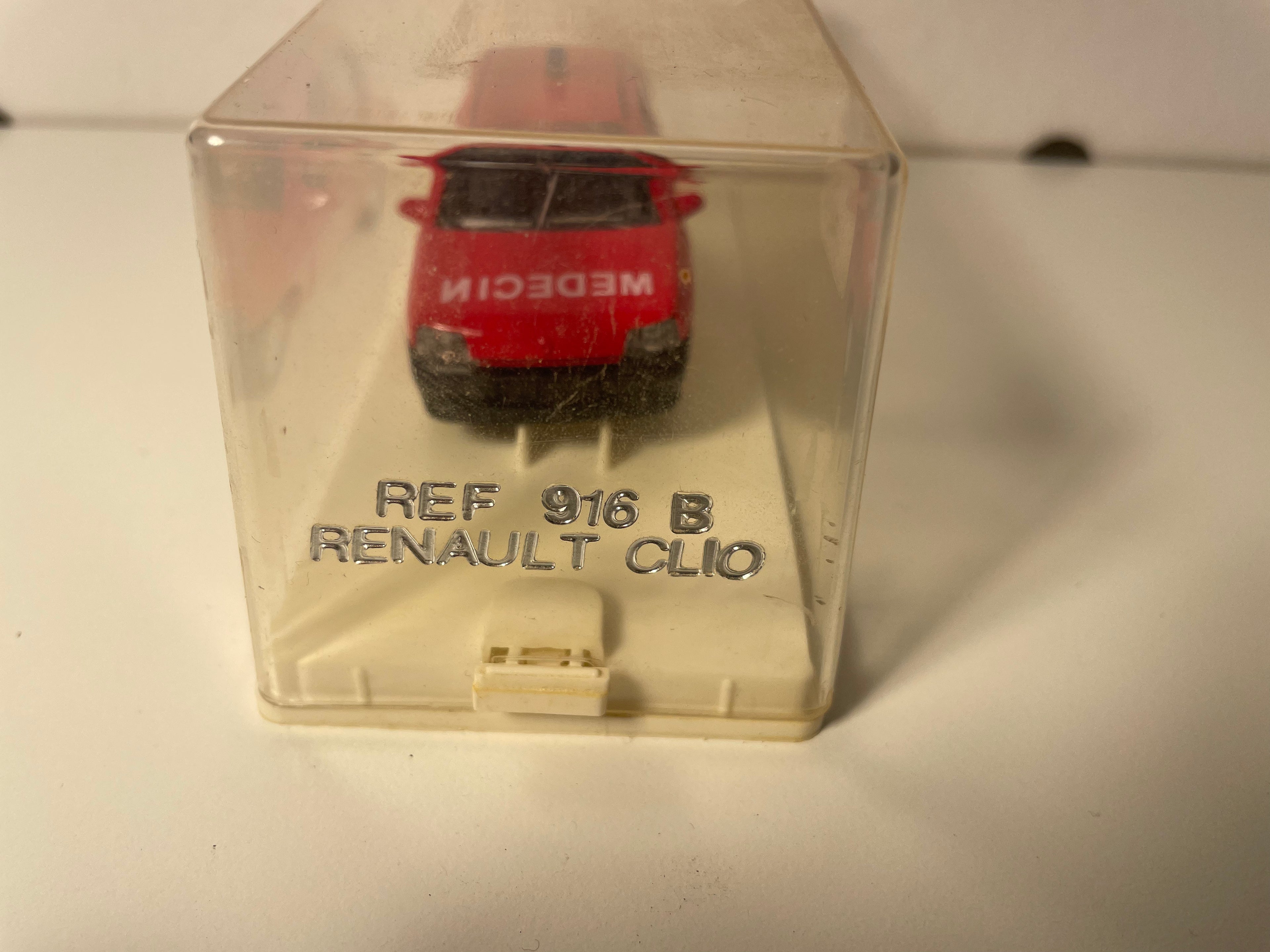 Renault Clio vermelho BOMBEIROS (MÉDICO) - referência VEREM 916B