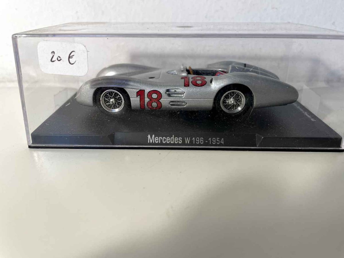 Mercedes W 196 grigia numero 18 del 1954 (Formula 1)