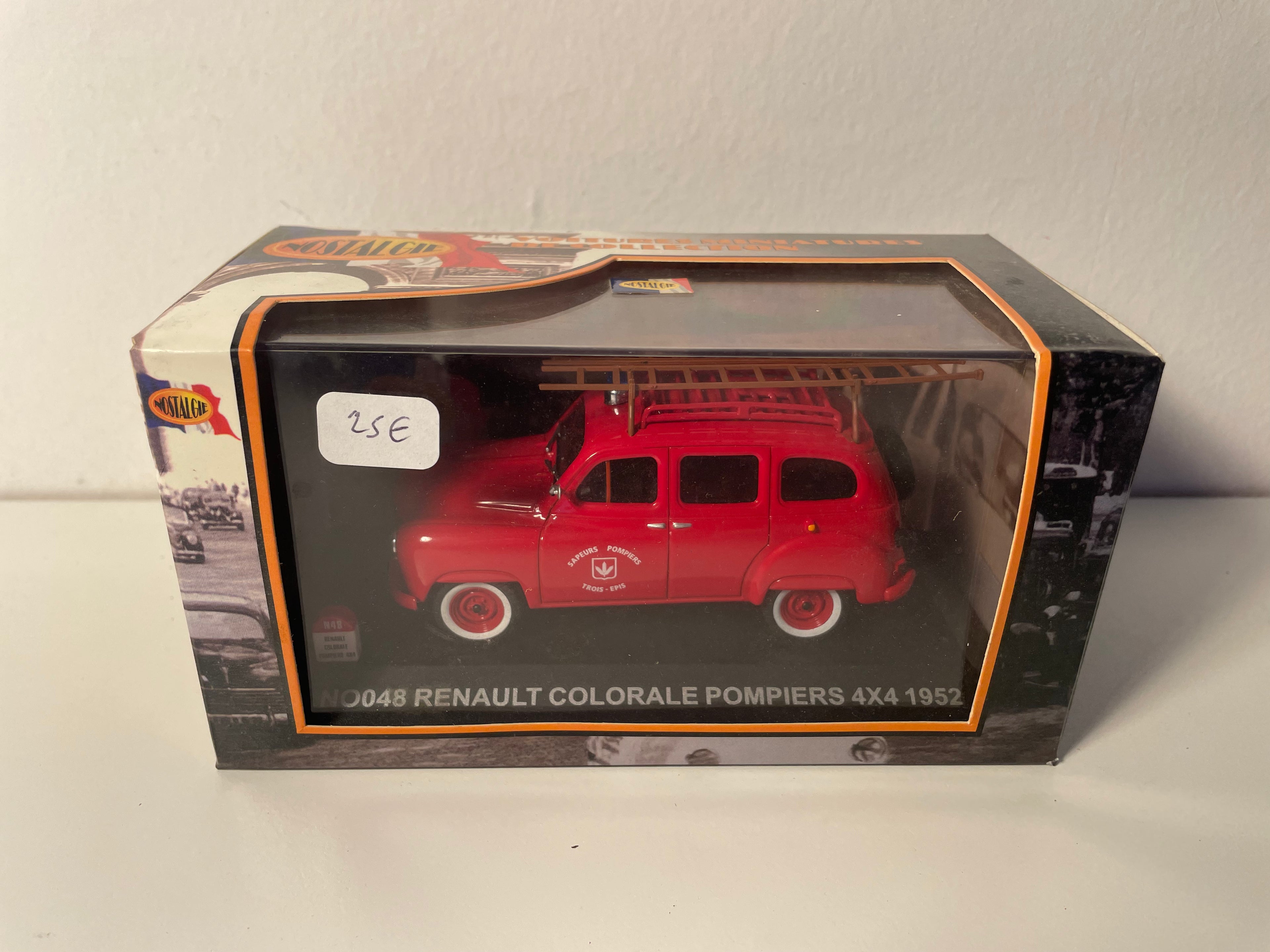 Renault Colorale 4x4 rouge de 1952 POMPIERS - collection NOSTALGIE référence NO048