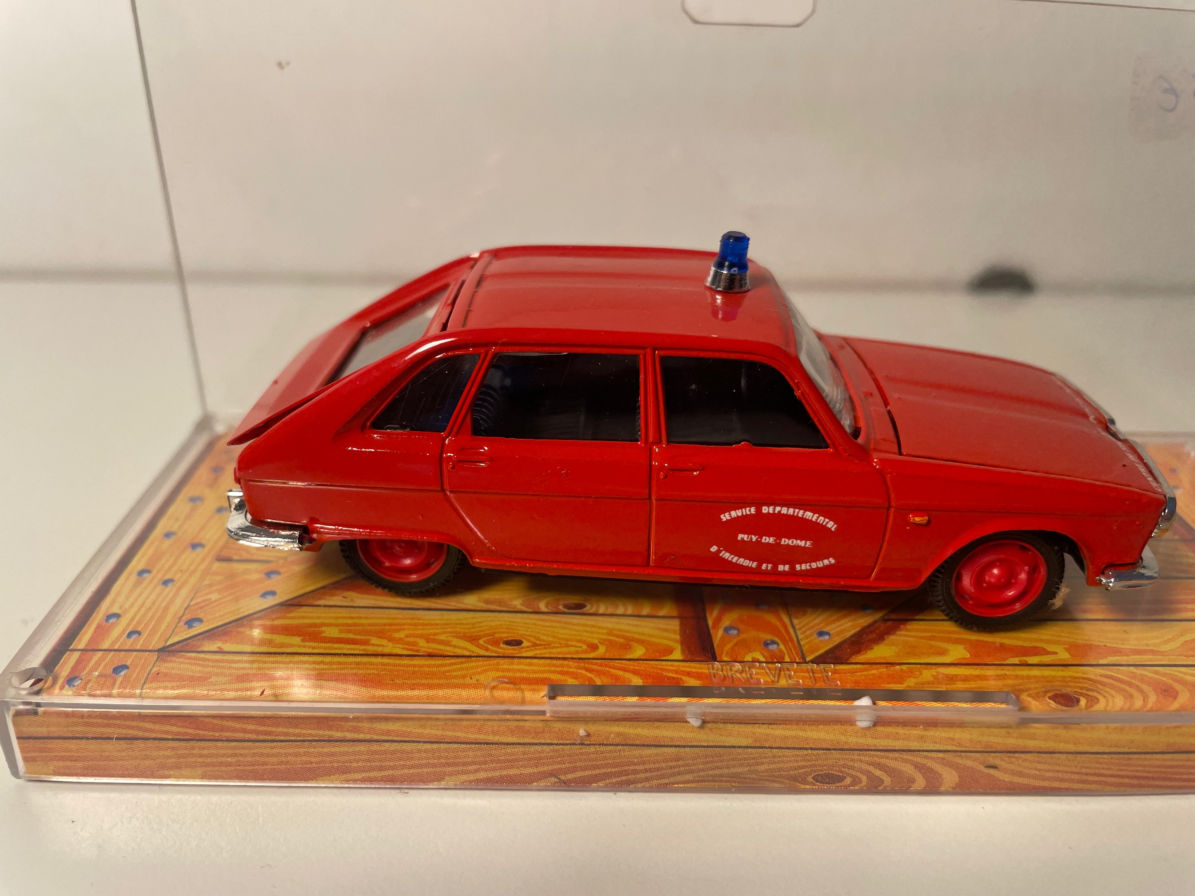 Renault 16 czerwony POMPIERS - NOREV