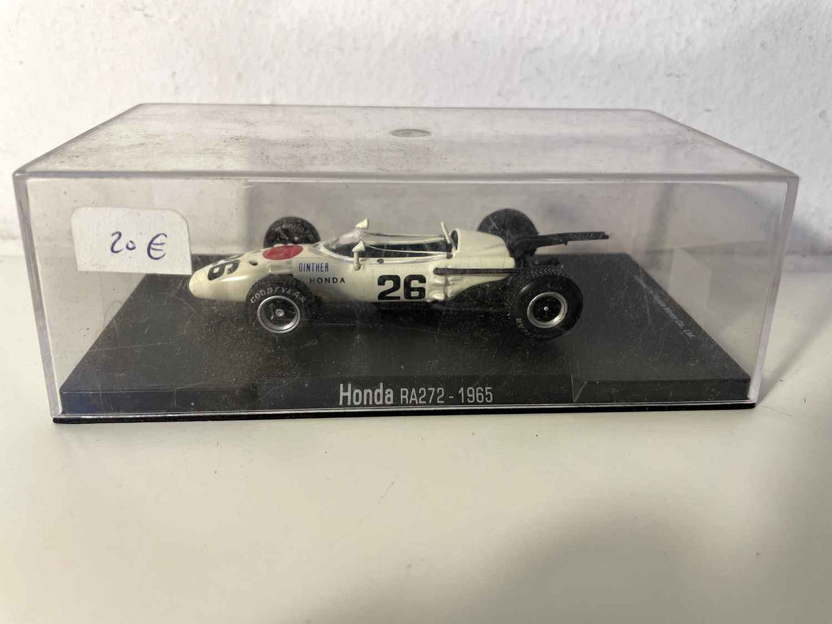 Witte Honda RA272 nummer 26 uit 1965 (Formule 1)