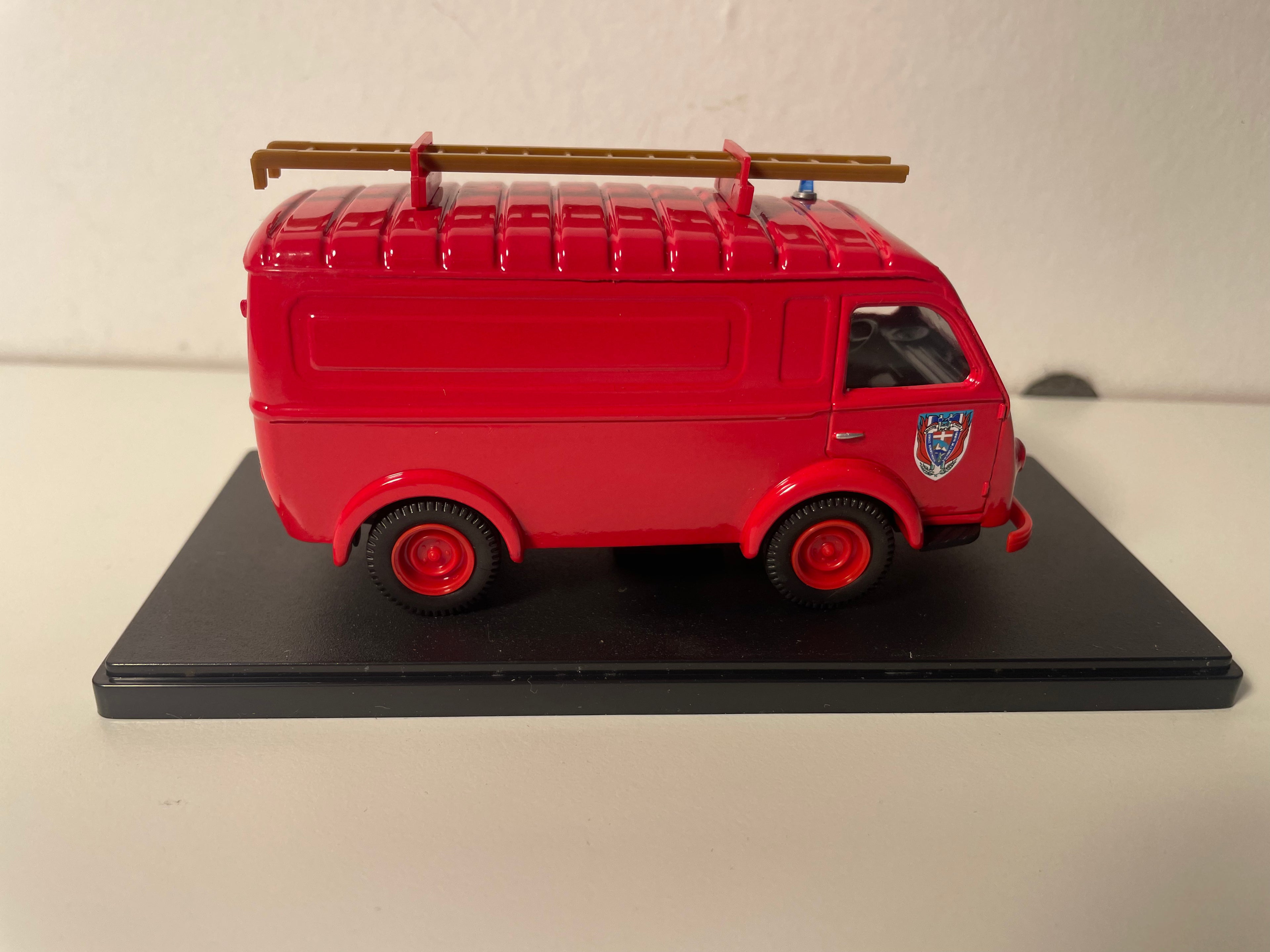 Renault 1000 Kg rosso POMPIERS - collezione dei piccoli veicoli utilitari francesi