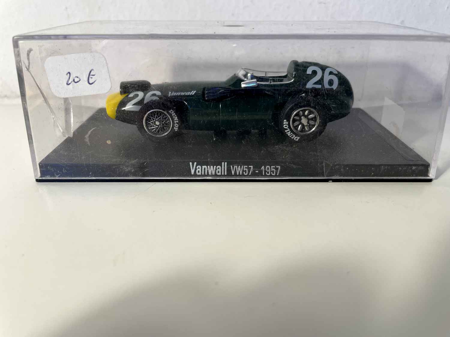 Groene VW57 Vanwall nummer 26 uit 1957 (Formule 1)