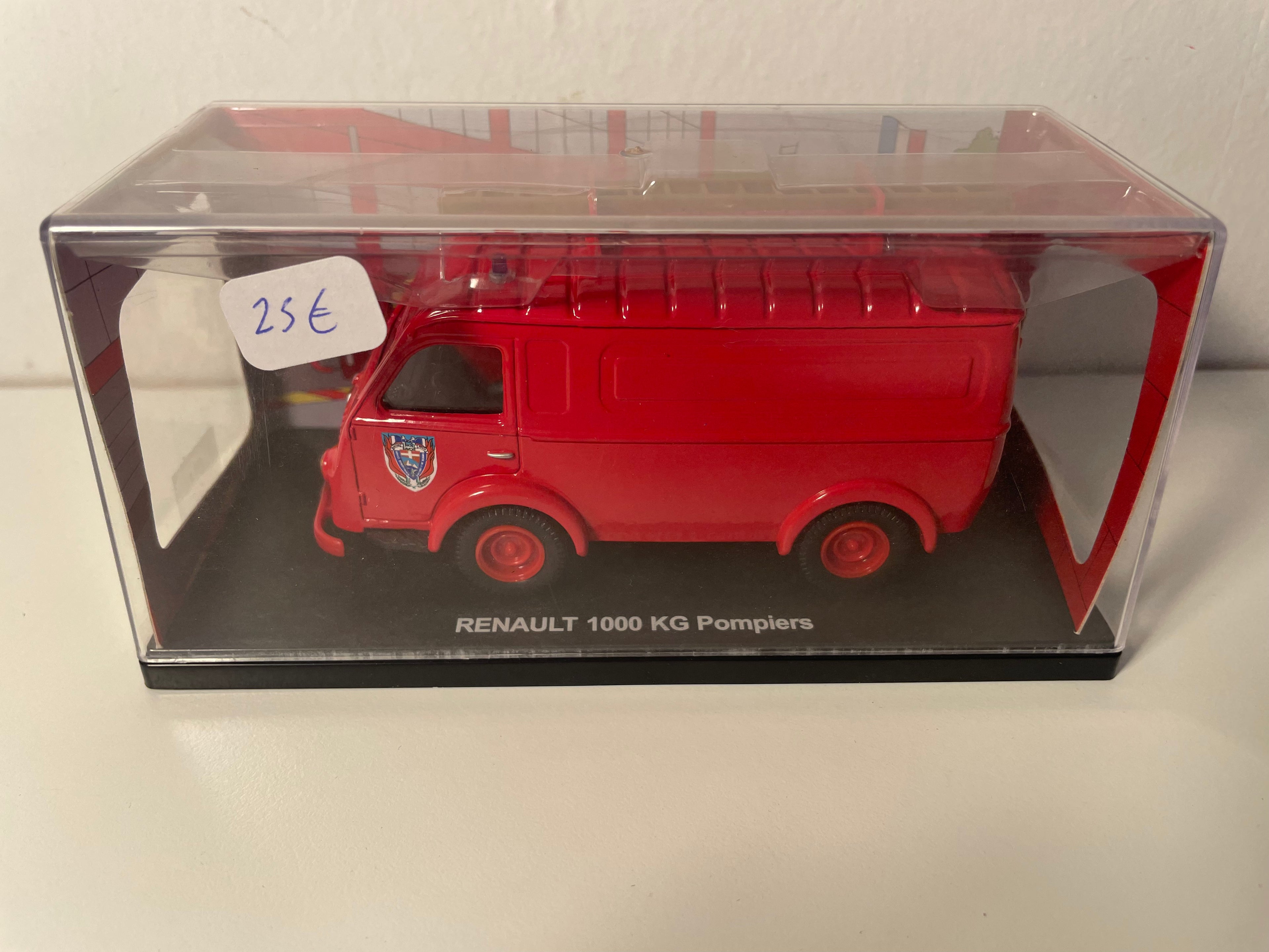 Renault 1000 Kg rosso POMPIERS - collezione dei piccoli veicoli utilitari francesi