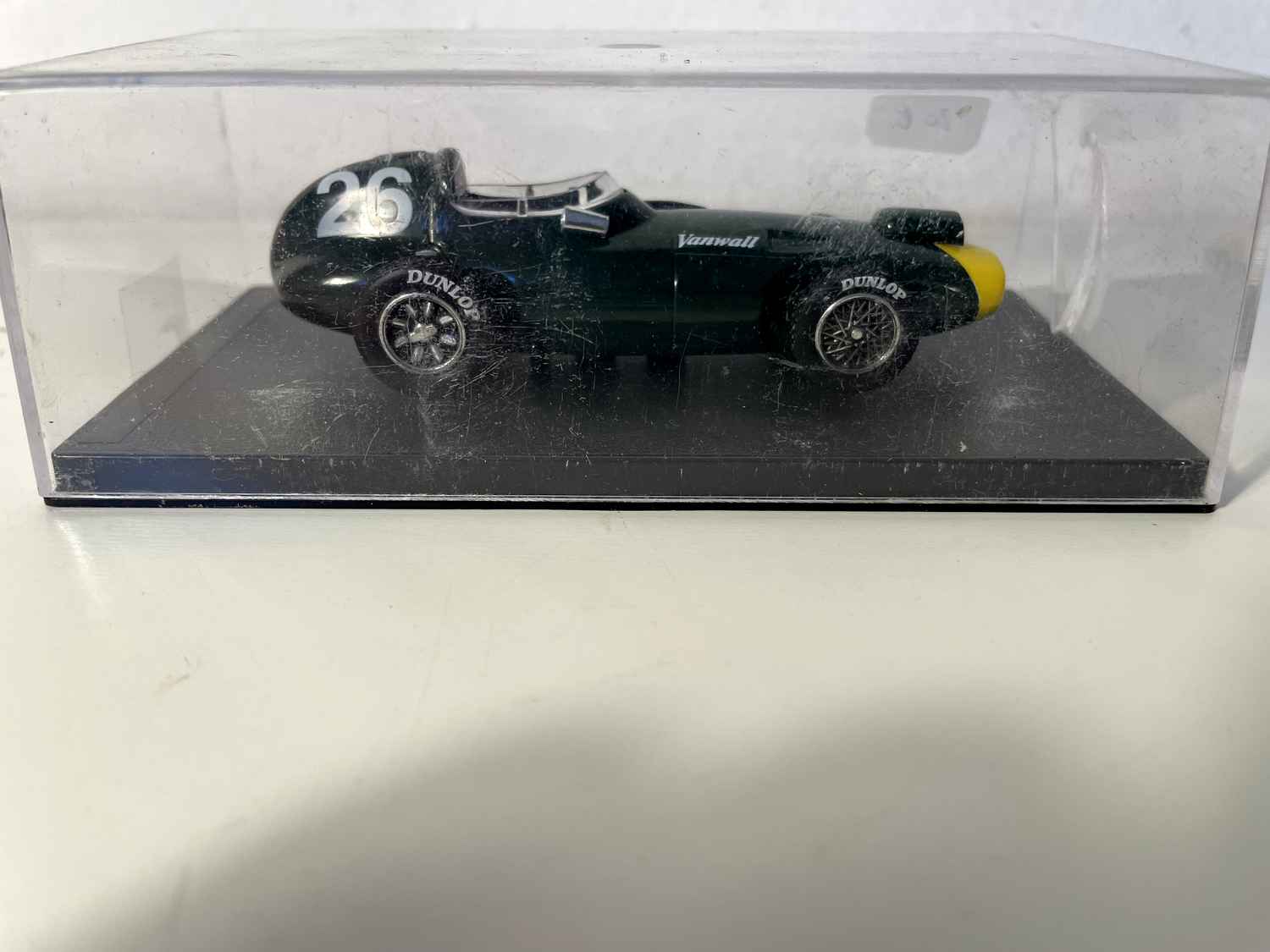 Groene VW57 Vanwall nummer 26 uit 1957 (Formule 1)