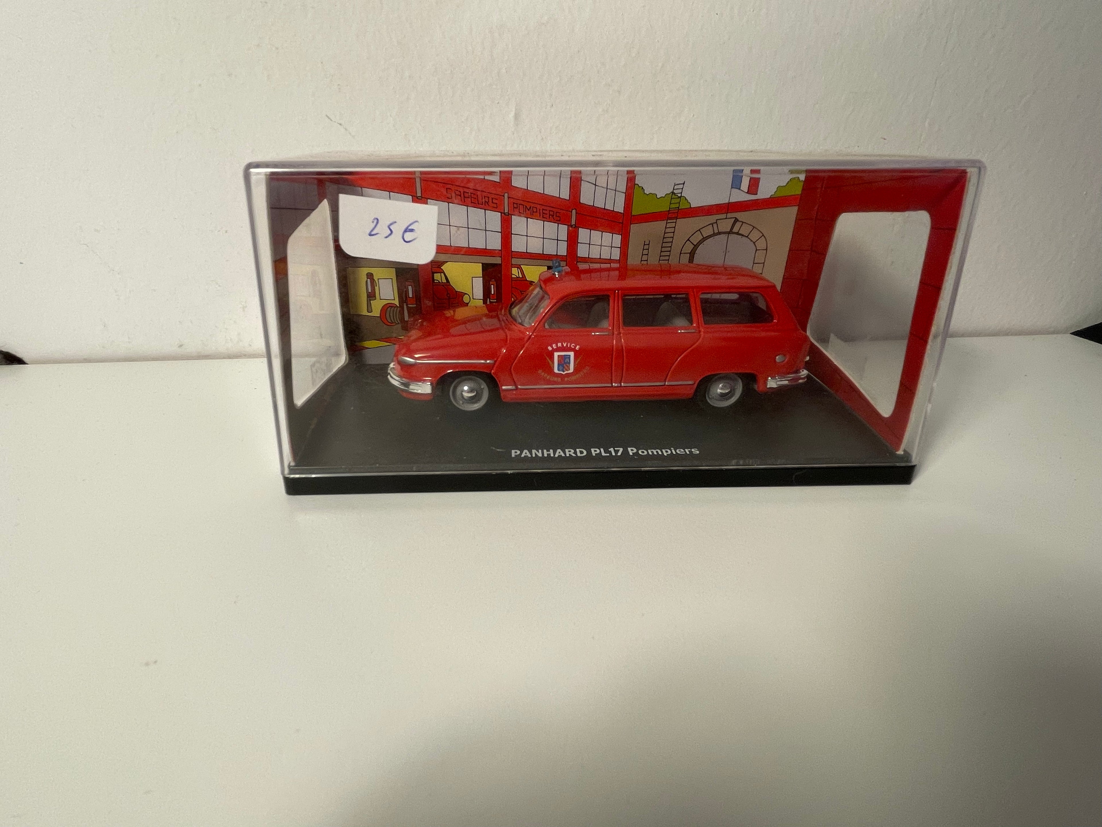 Panhard PL 17 break rouge POMPIERS - collection les petits utilitaires français