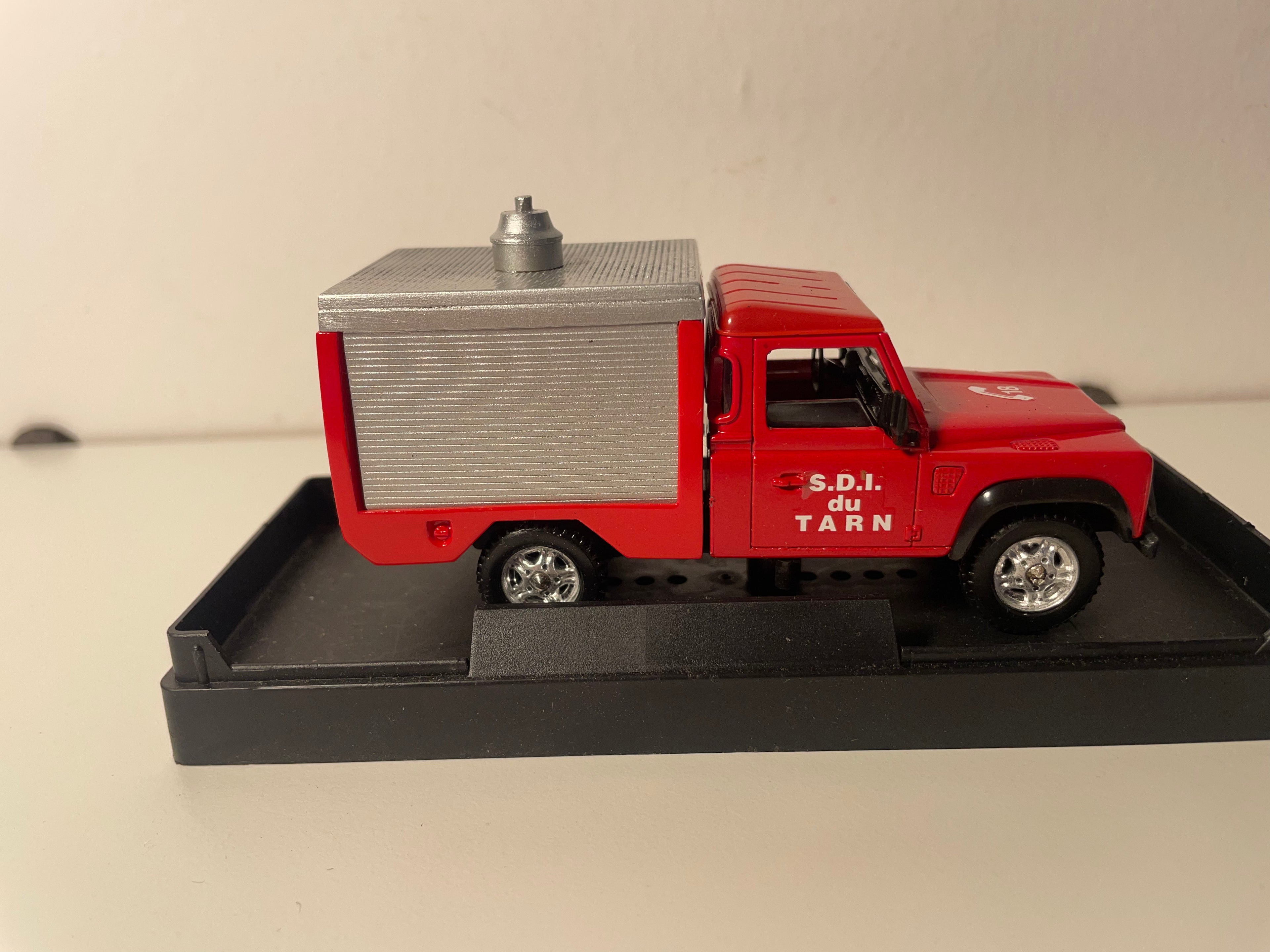 Land Rover Red FIRE BRIGADE (S.D.I. du Tarn) - VEREM Reference V3466