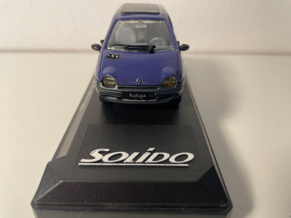 Renault Twingo donkelschwaarz (nuecht/mier) - Solido Referenz 1528 (franséisch Fabrikatioun)