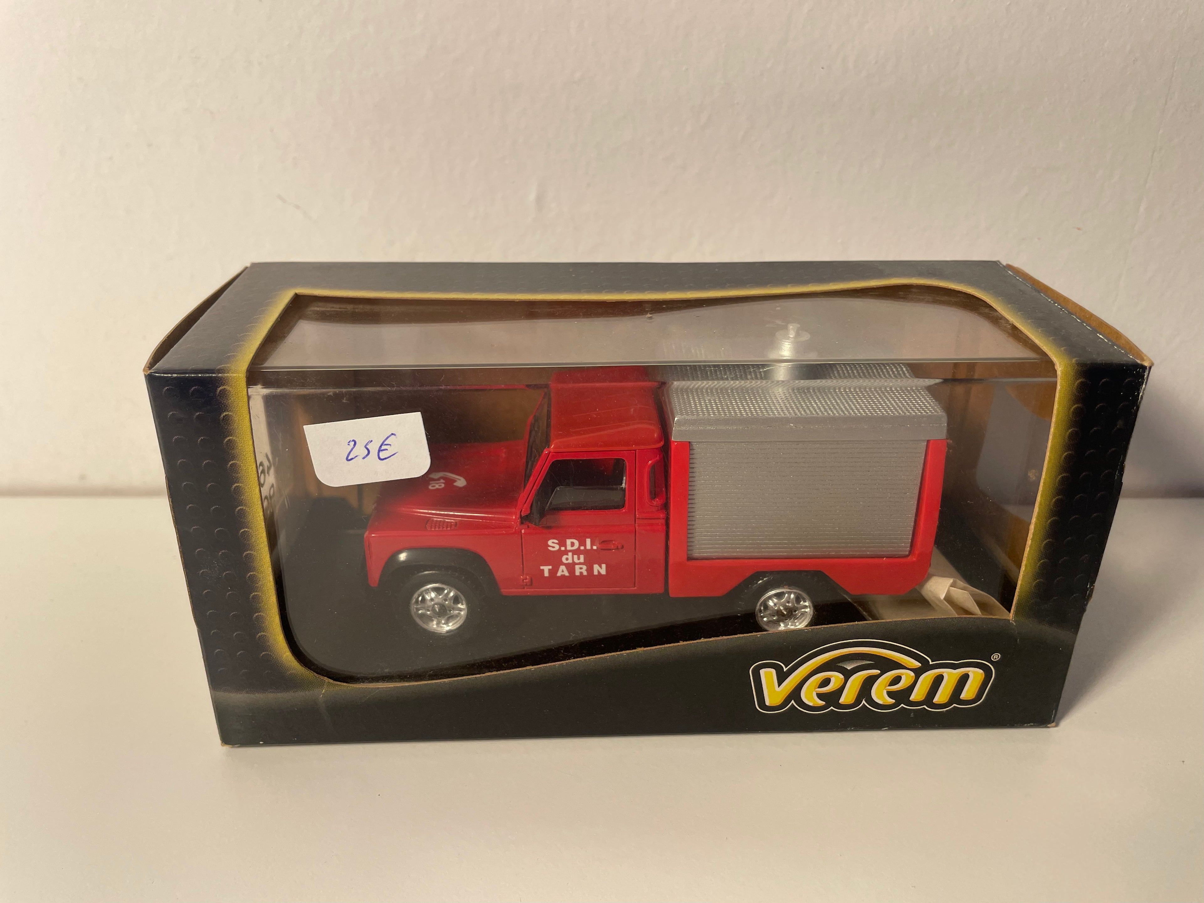 Land Rover Red FIRE BRIGADE (S.D.I. du Tarn) - VEREM Reference V3466