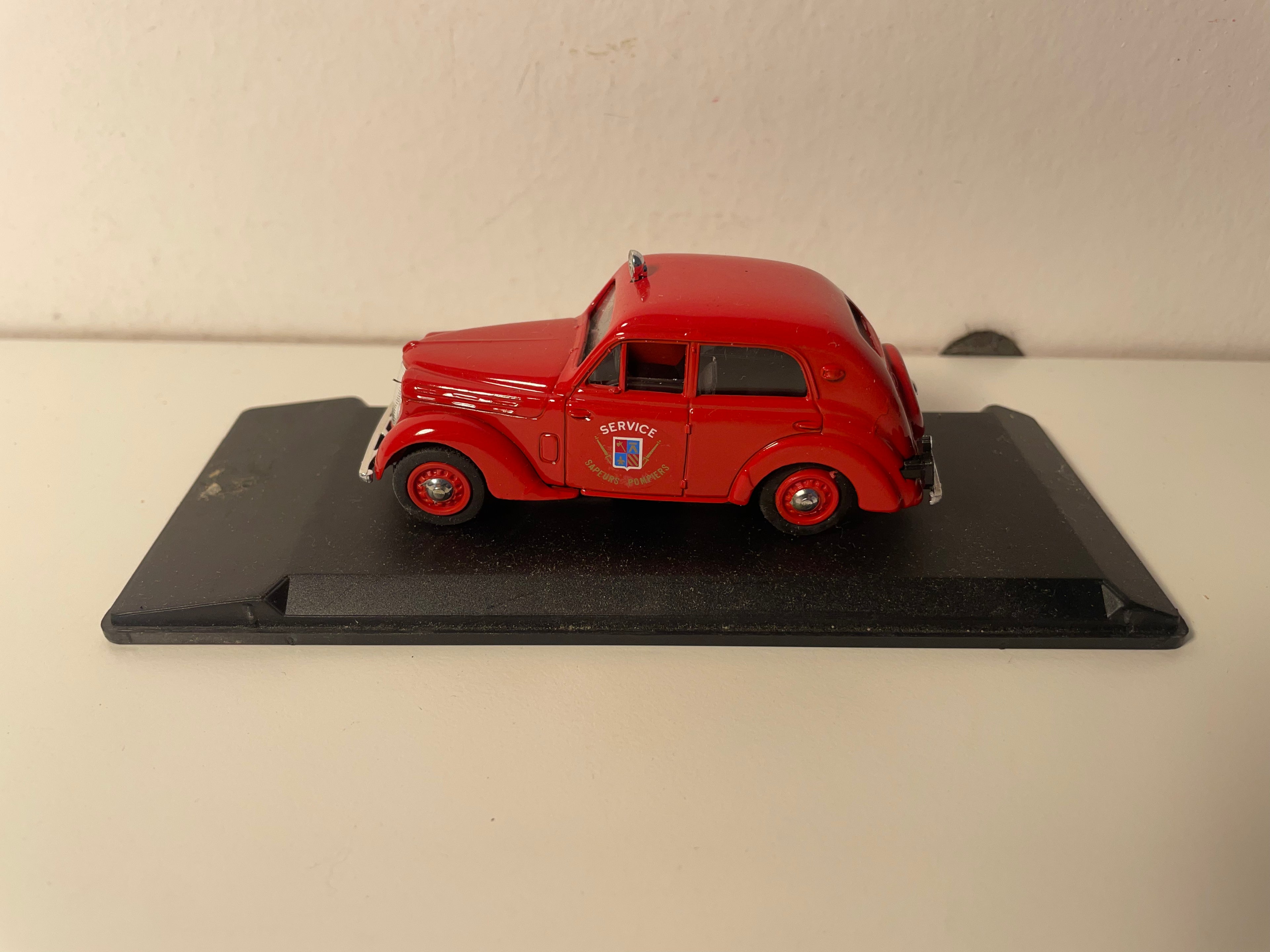 Renault Juvaquatre routière rout mat 1938 POMPIERS - ELIGOR Referenz 1014