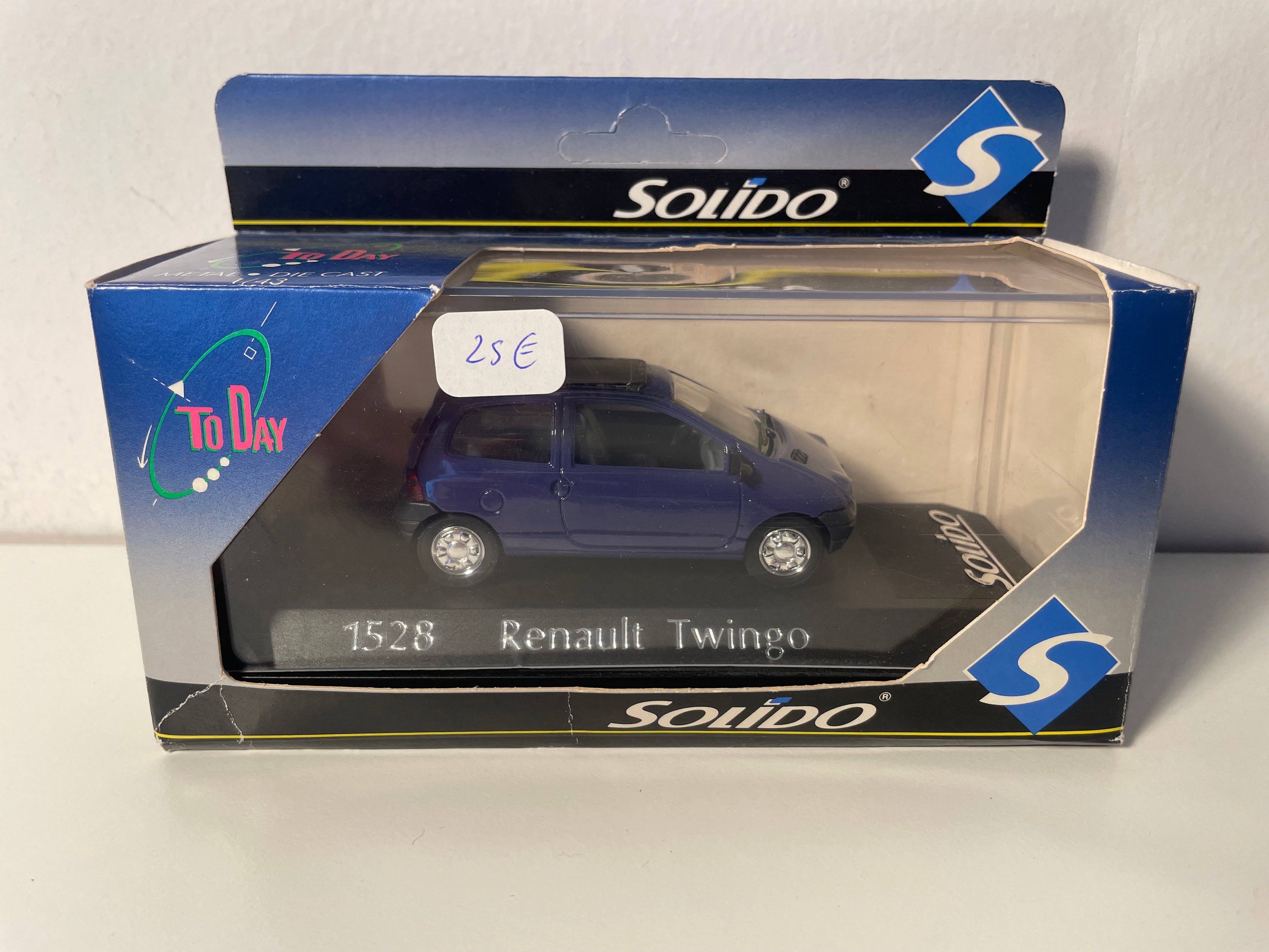 Renault Twingo donkelschwaarz (nuecht/mier) - Solido Referenz 1528 (franséisch Fabrikatioun)