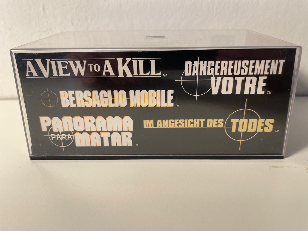 Grouss Chevrolet Corvette - JAMES BOND - DANGEREUSEMENT VOTRE (E Bléck op en Mord)