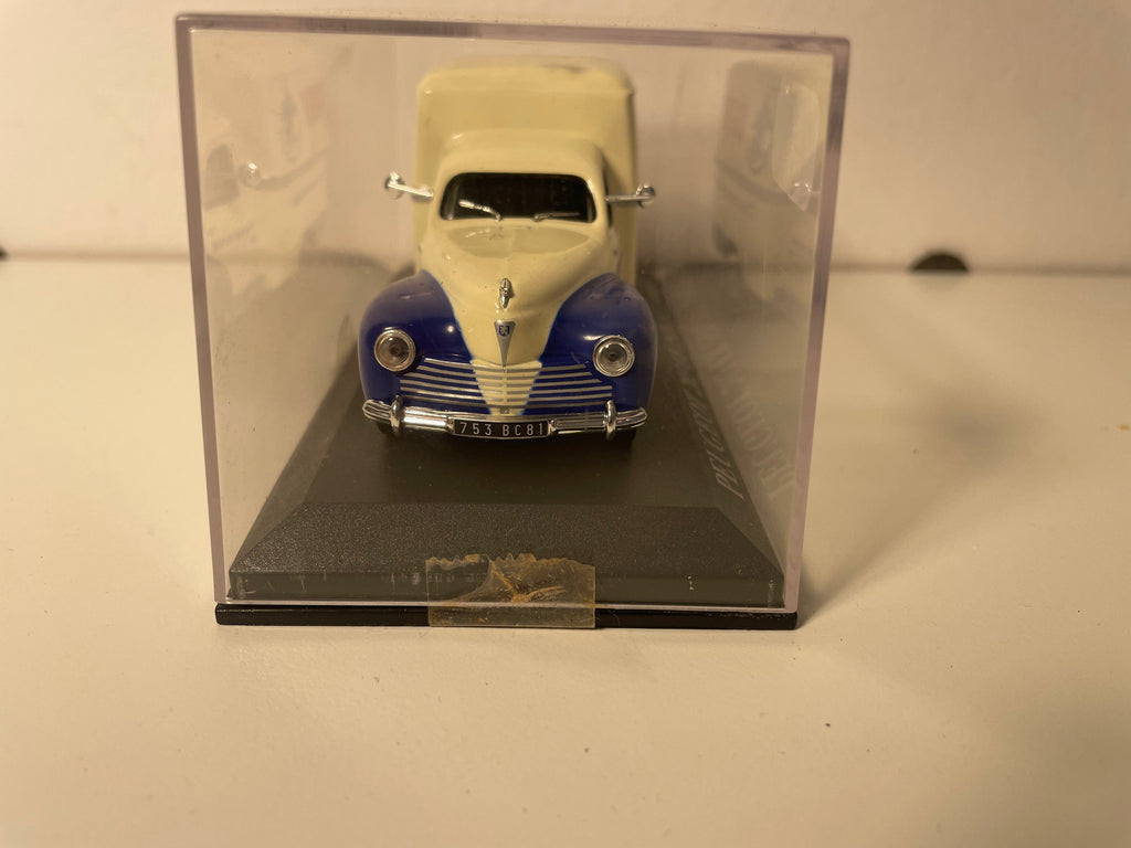 Peugeot 203 U8 beige (creme) und blau von 1953 mit ISIGNY-Werbung