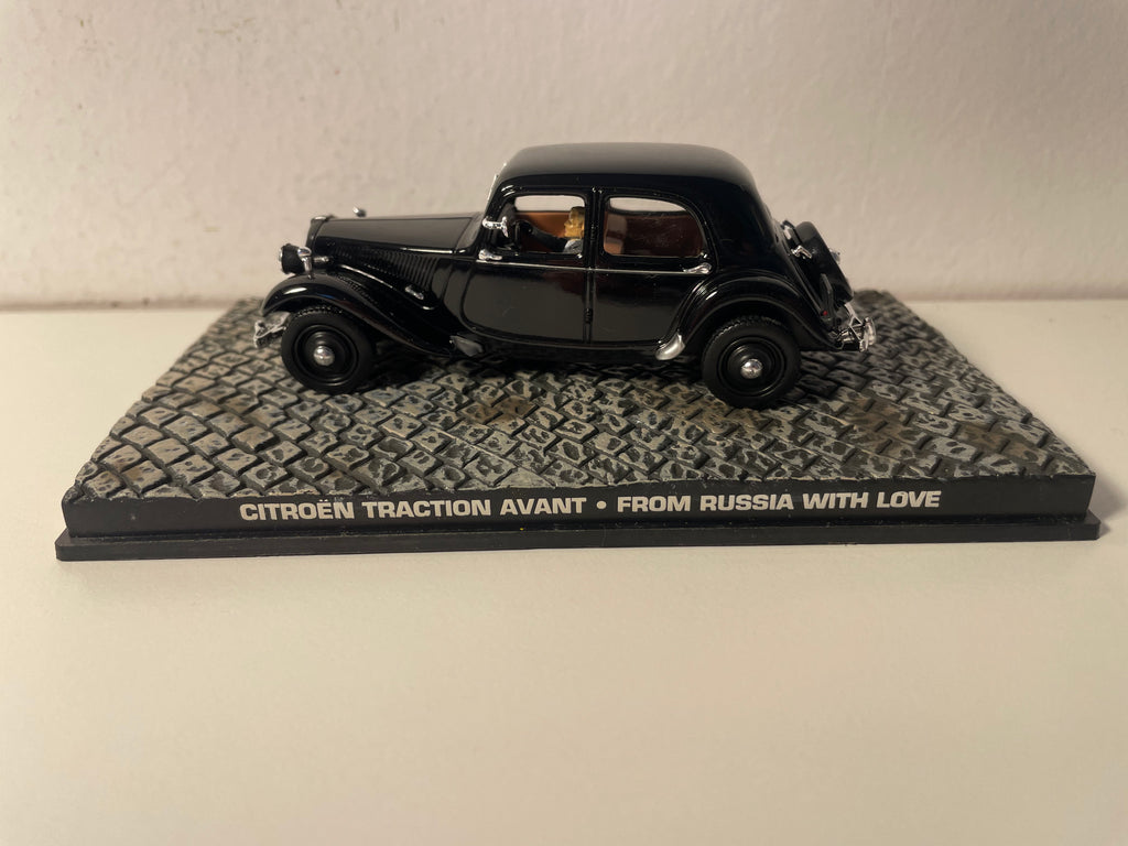Citroën Traction avant noir - JAMES BOND - BONS BAISERS DE RUSSIE (De Russland mat Léift)