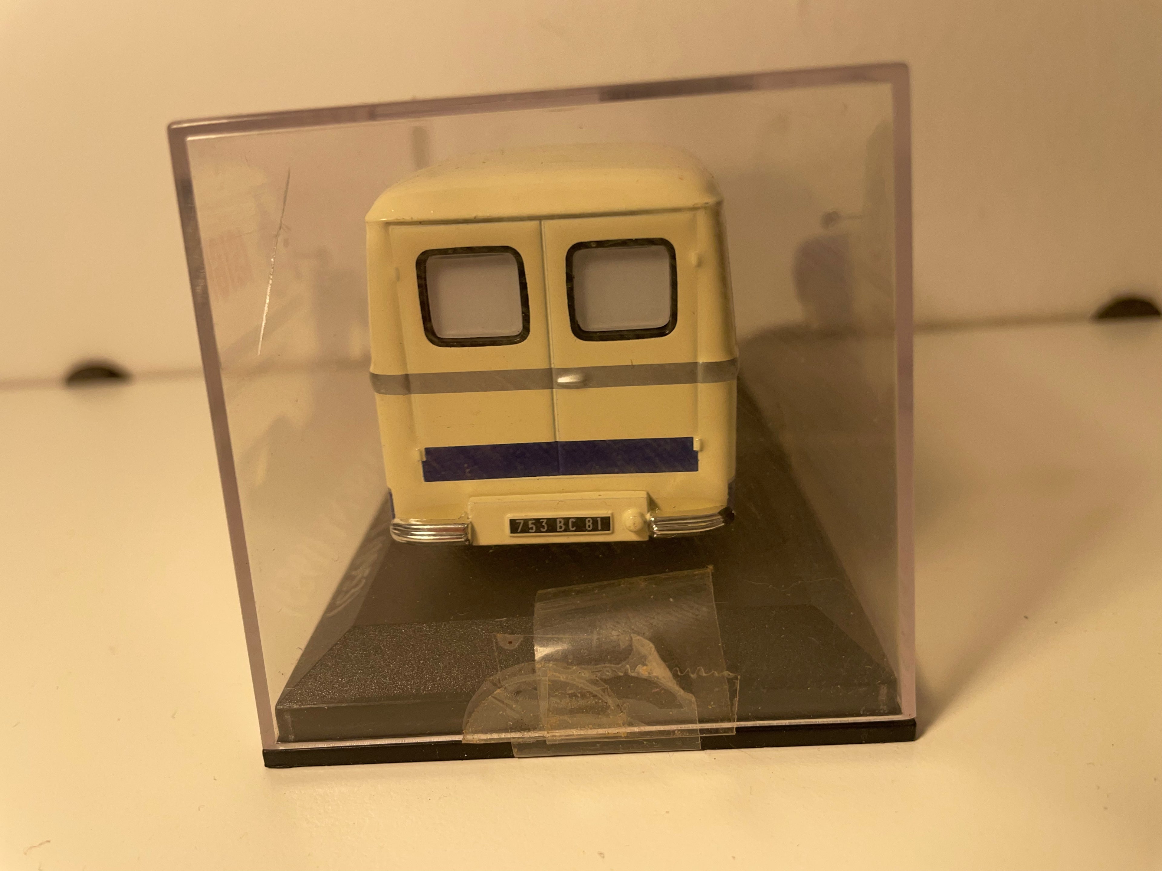 Peugeot 203 U8 beige (creme) und blau von 1953 mit ISIGNY-Werbung