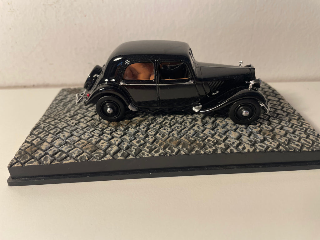 Citroën Traction avant noir - JAMES BOND - BONS BAISERS DE RUSSIE (De Russland mat Léift)