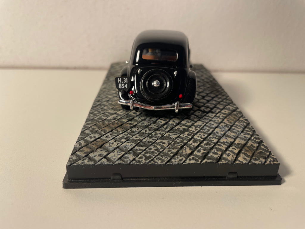 Citroën Traction avant noir - JAMES BOND - BONS BAISERS DE RUSSIE (De Russland mat Léift)