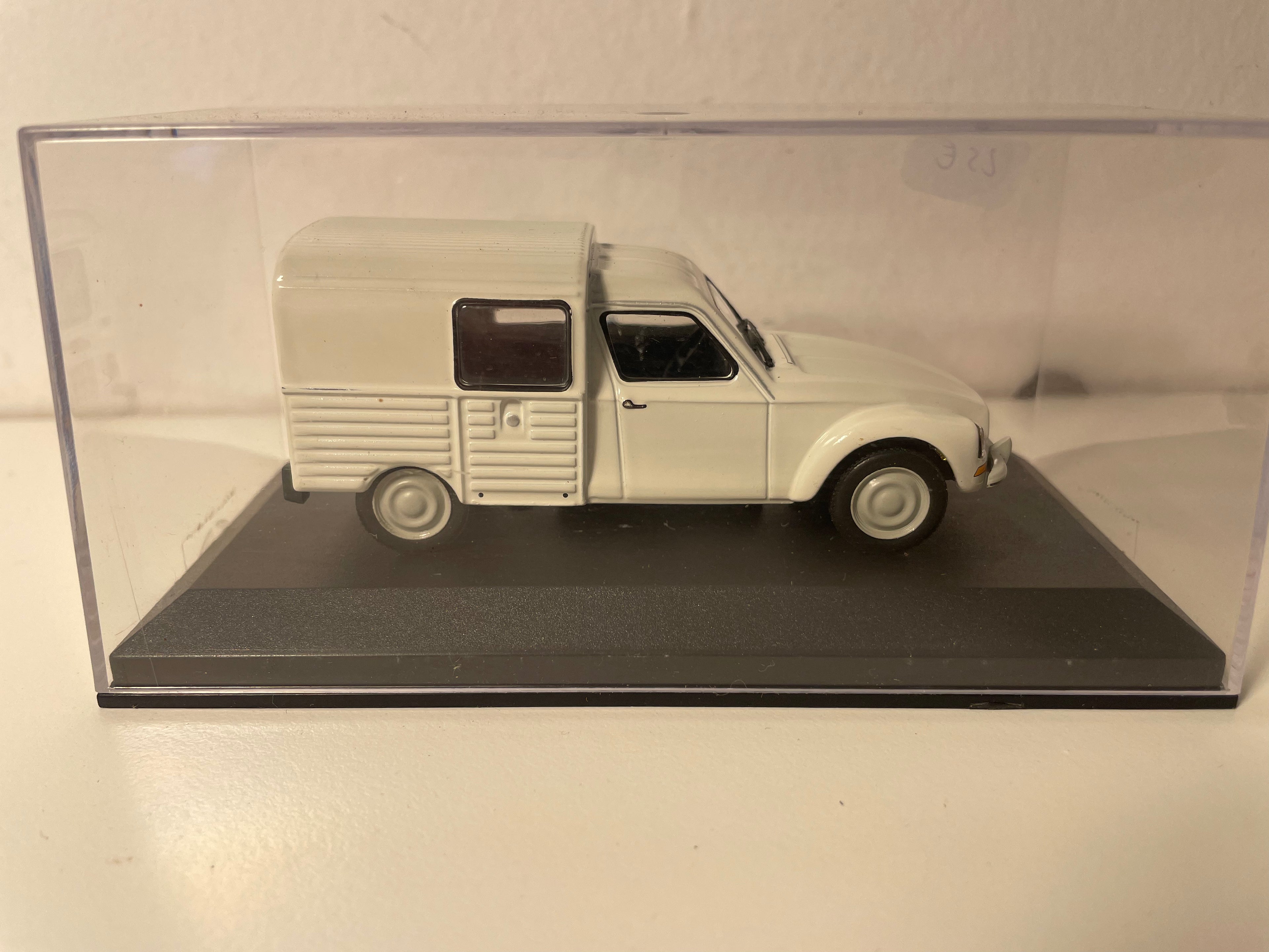 1980 Witte Citroën Acadiane (Gebroken Wit)