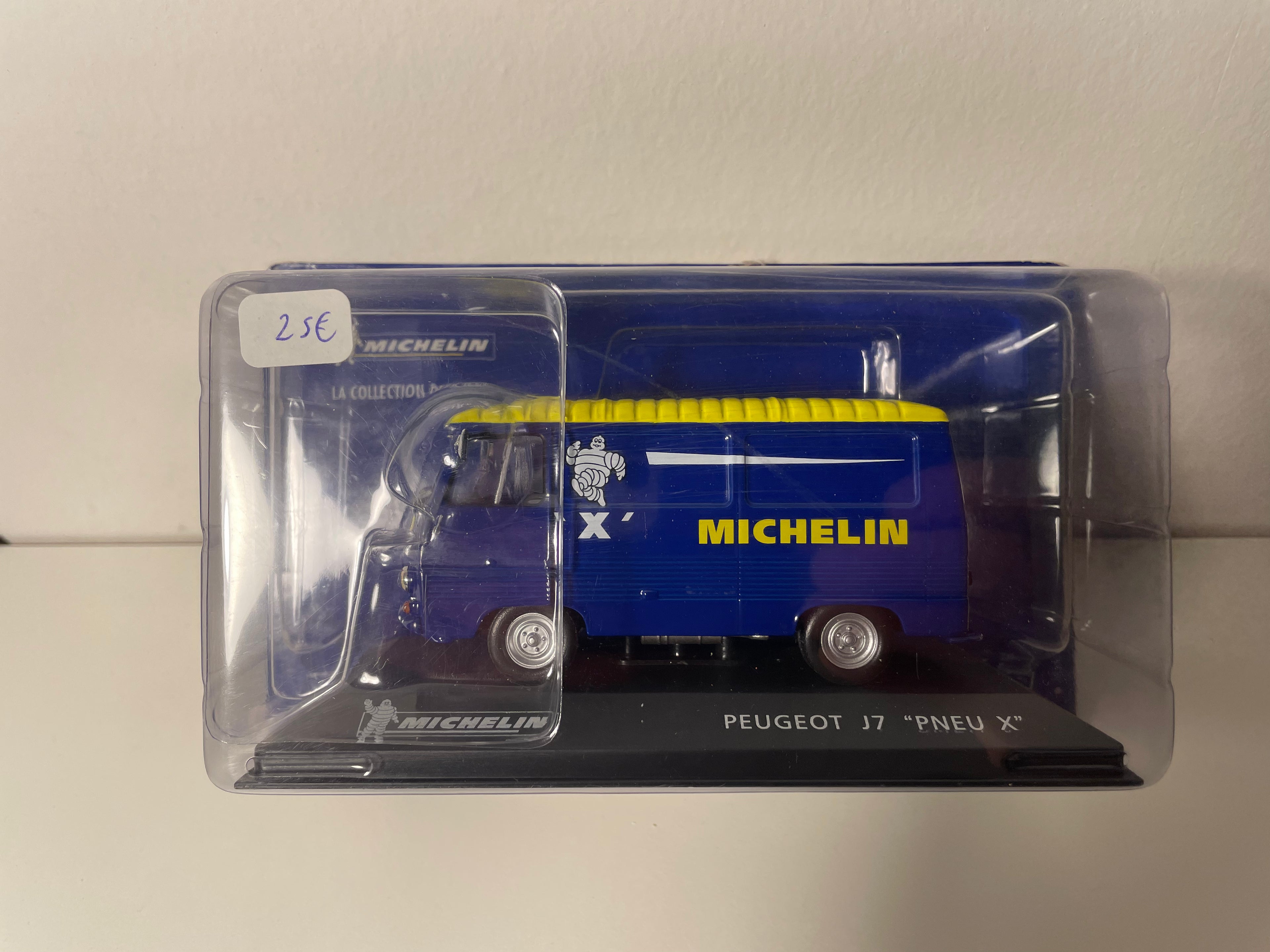 Peugeot J7 Pneu X MICHELIN