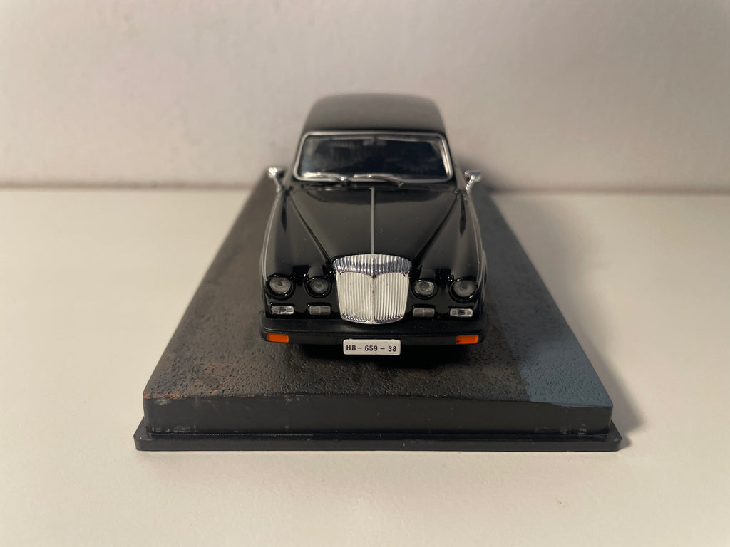 Daimler limousine noire - JAMES BOND - CASINO ROYALE