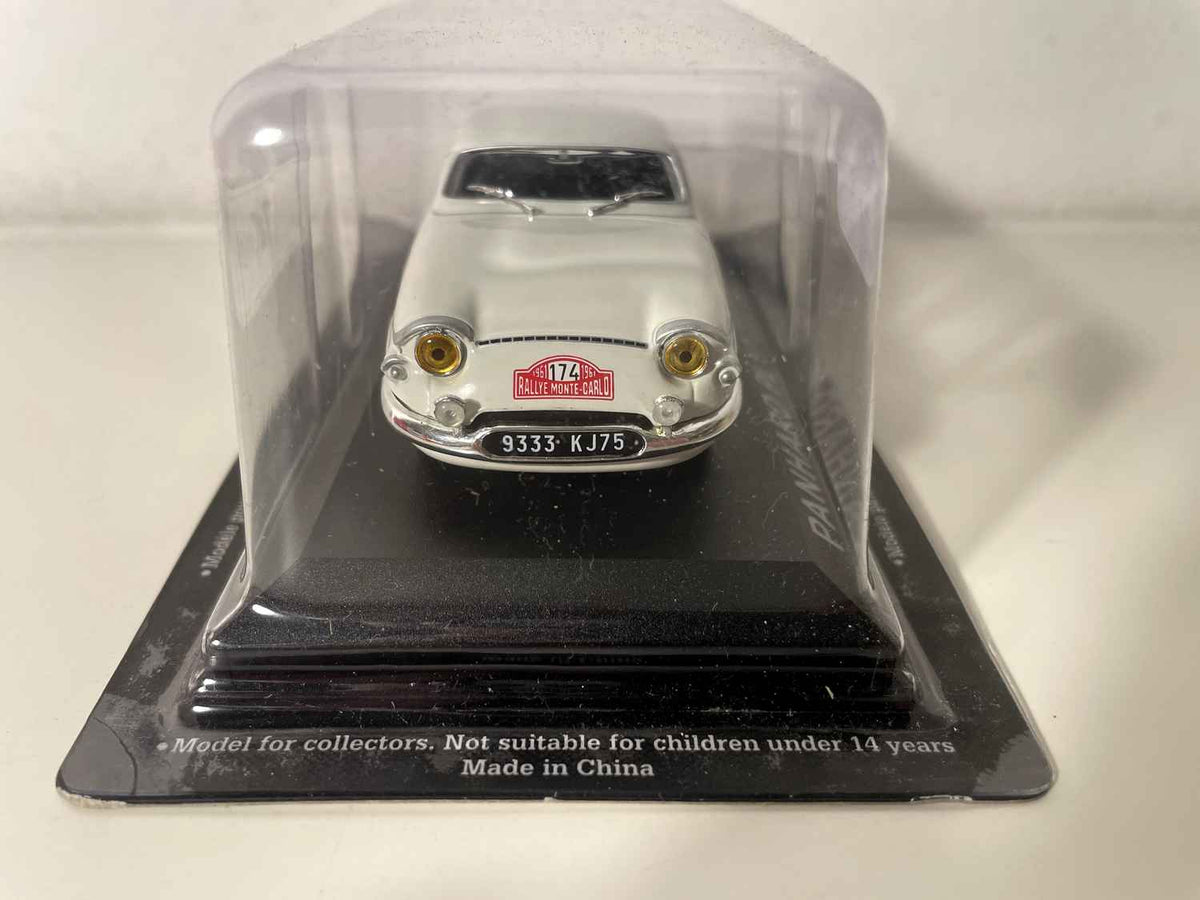 Panhard PL 17 blanche (blanc cassé) numéro 174 - rallye de Monté-Carlo de 1961