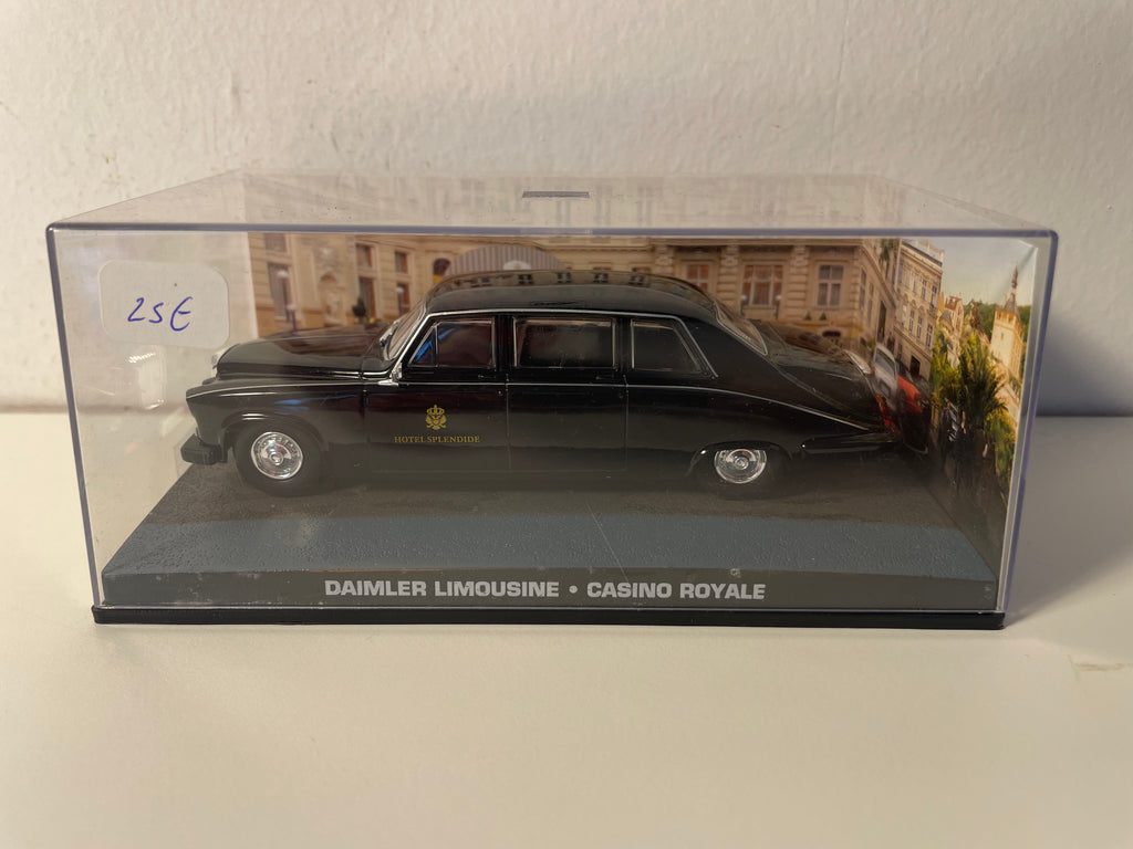 Daimler limousine noire - JAMES BOND - CASINO ROYALE