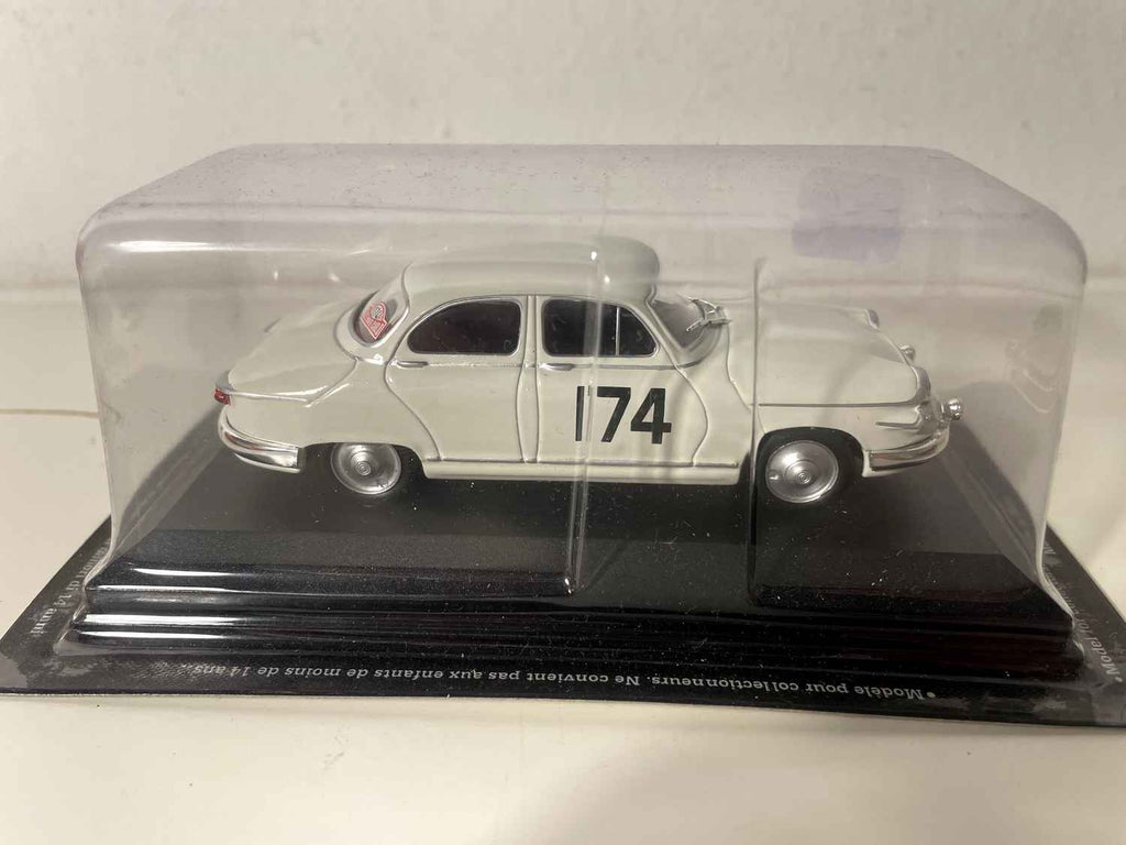 Panhard PL 17 blanche (blanc cassé) numéro 174 - rallye de Monté-Carlo de 1961