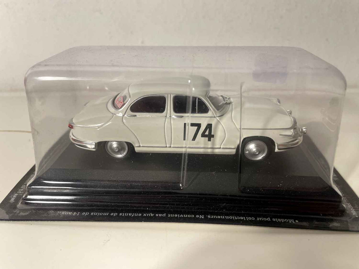 Panhard PL 17 blanche (blanc cassé) numéro 174 - rallye de Monté-Carlo de 1961