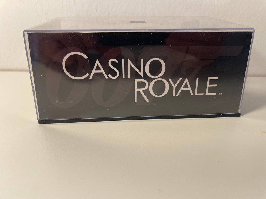 Daimler limousine noire - JAMES BOND - CASINO ROYALE