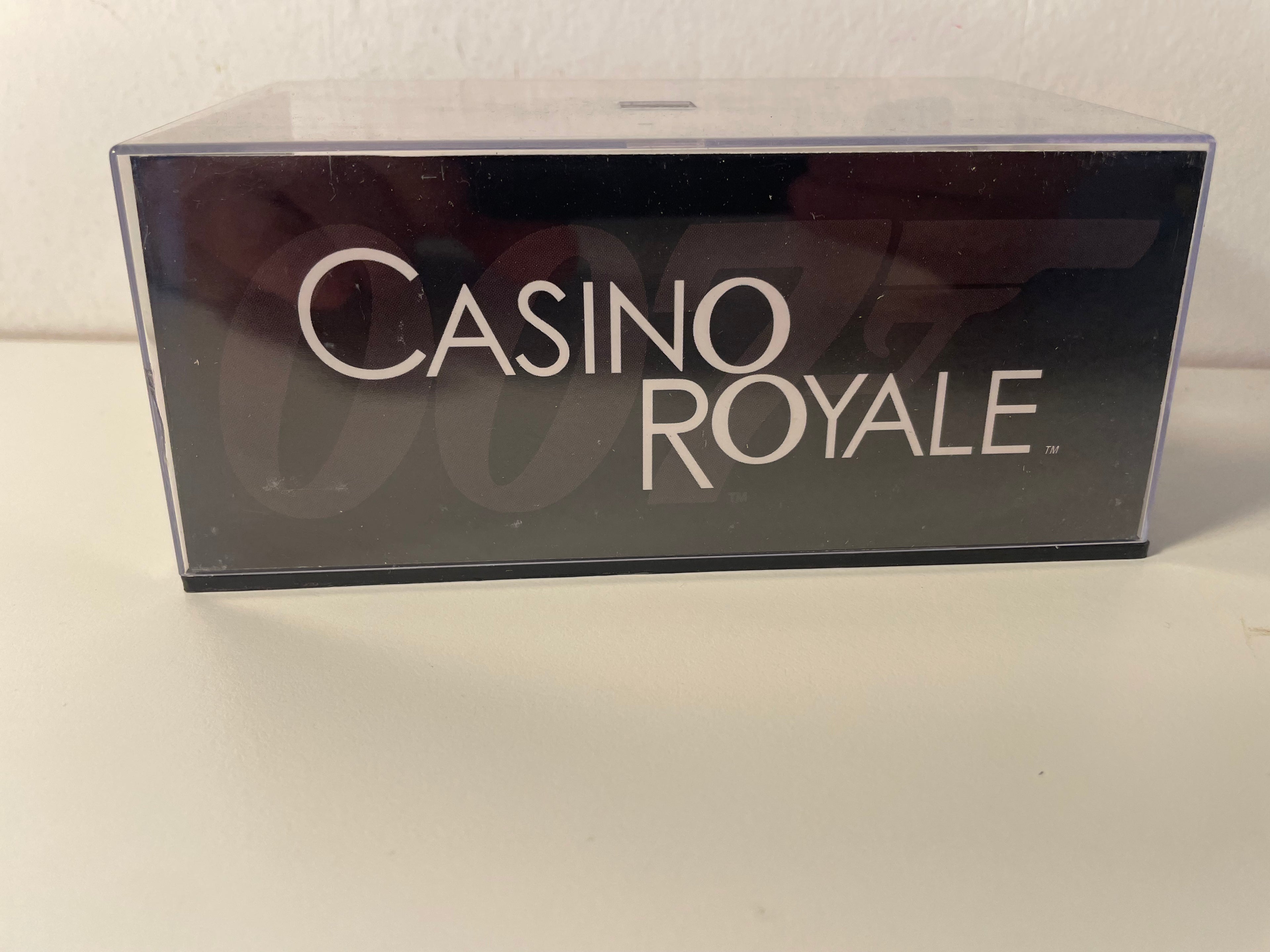 Daimler limousine noire - JAMES BOND - CASINO ROYALE