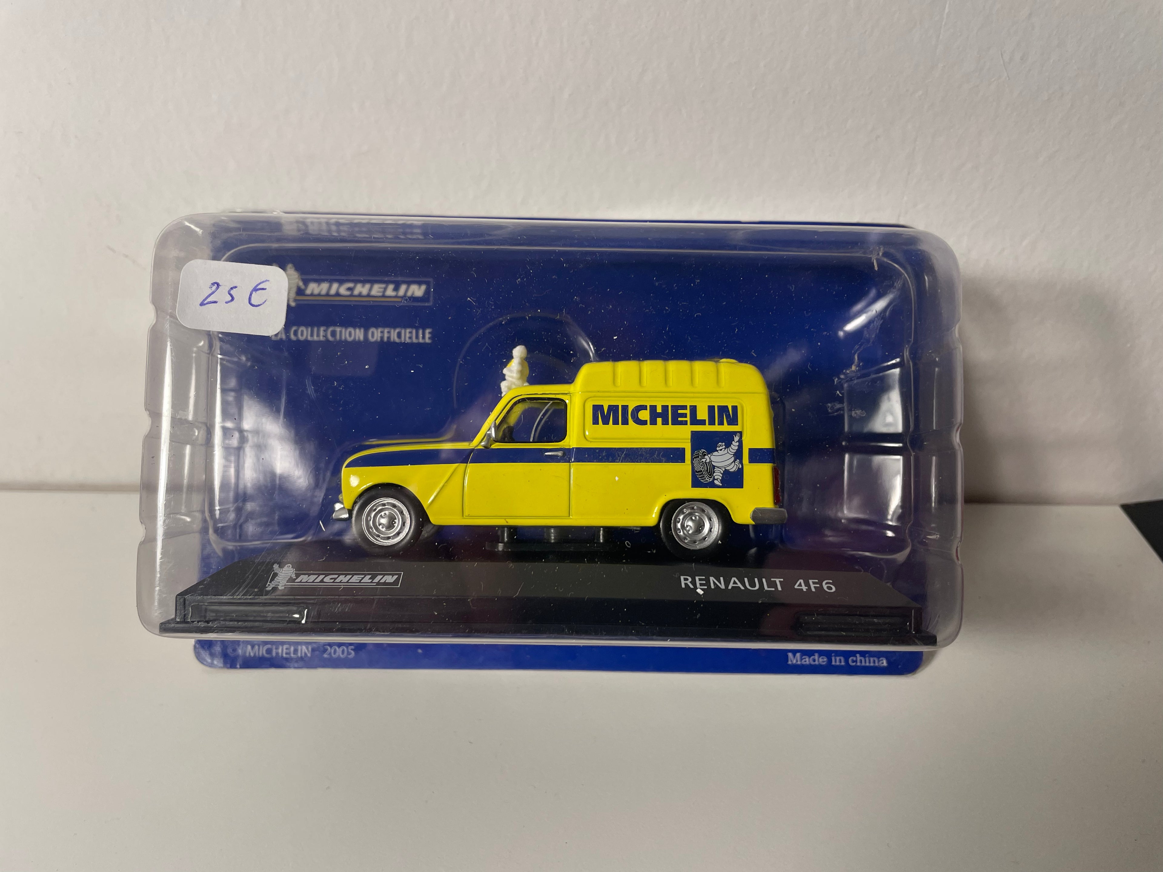 Renault 4F6 jaune MICHELIN