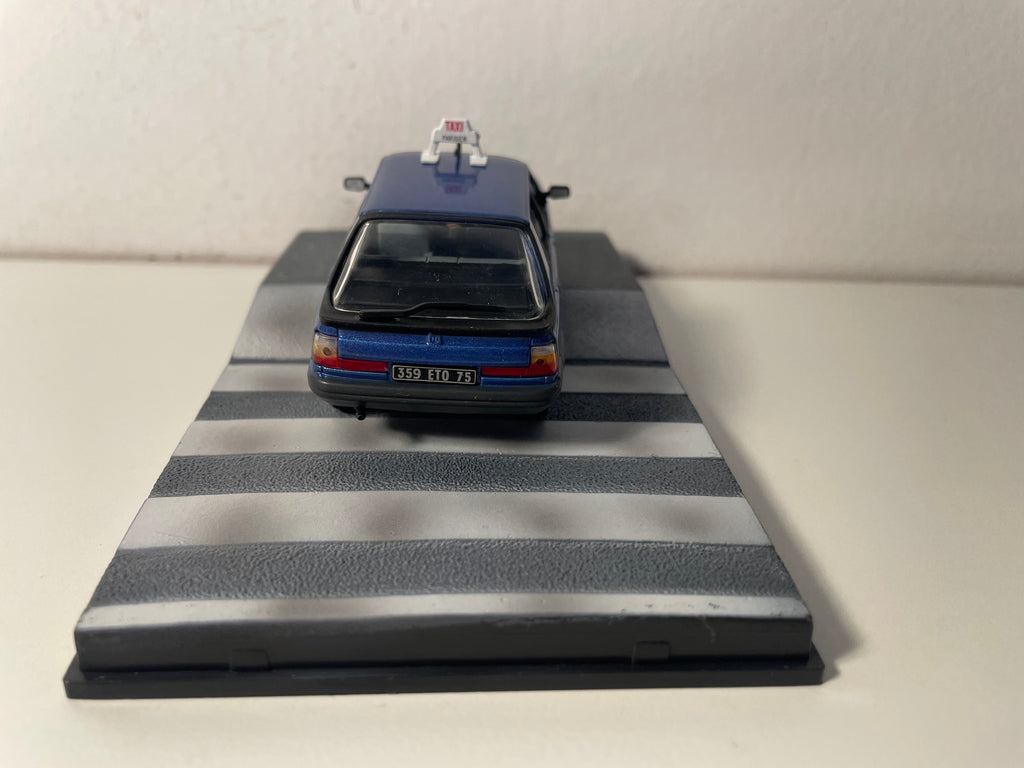 Renault 11 blo Taxi - JAMES BOND - DANGEREUSEMENT VOTRE (Eng Éischt ze killen)