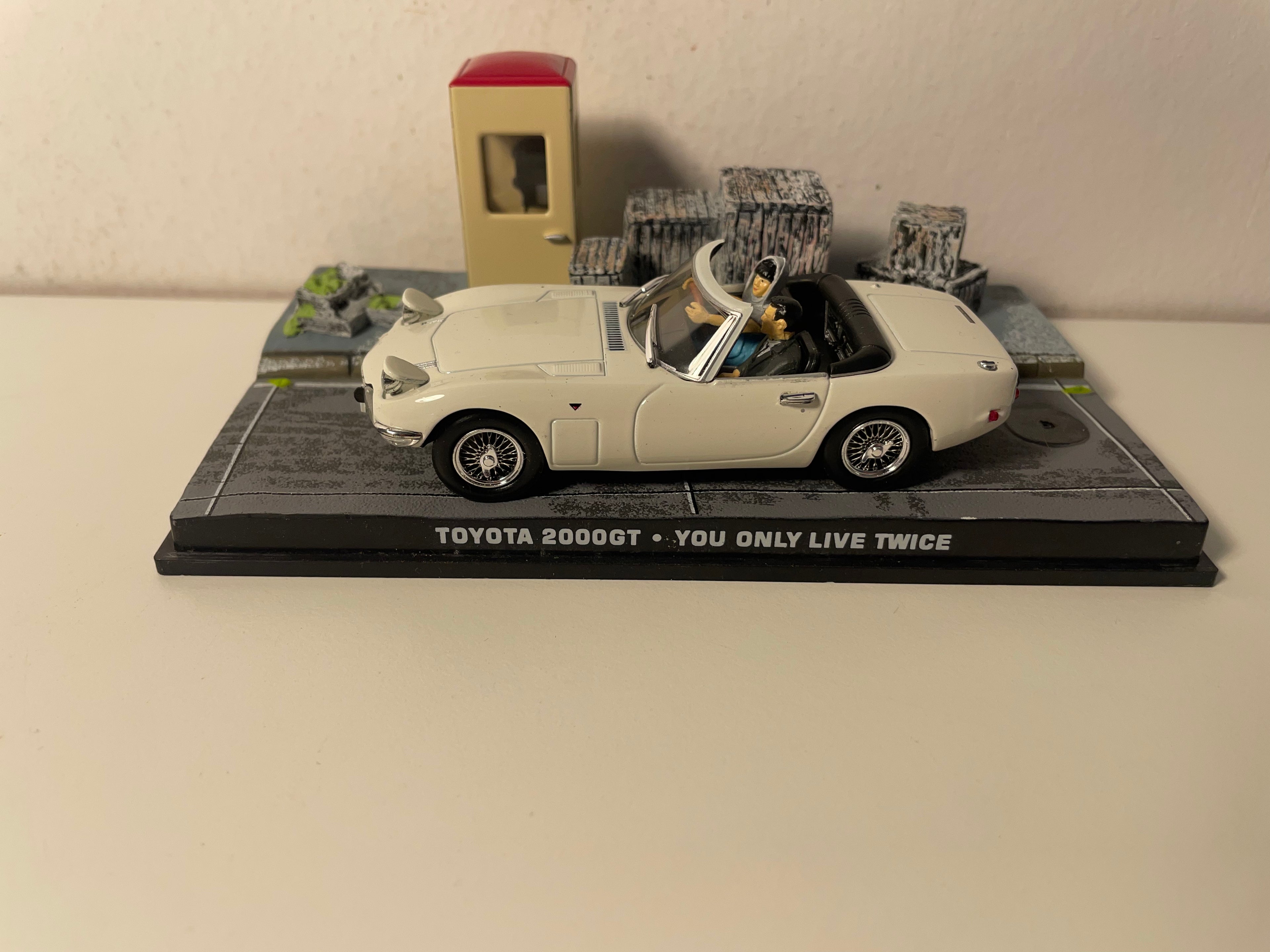 Toyota 2000GT beige claro?? - JAMES BOND - SOLO SE VIVE DOS VECES (You only live twice)