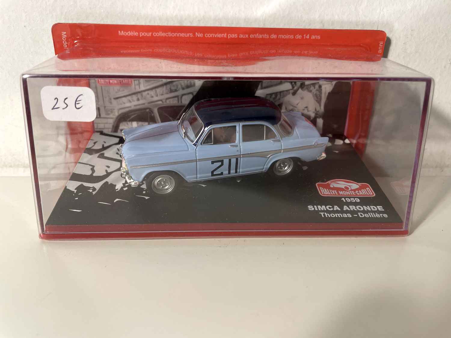 Simca Aronde niebieska i niebieska numer 211 - rajd Monte Carlo 1959