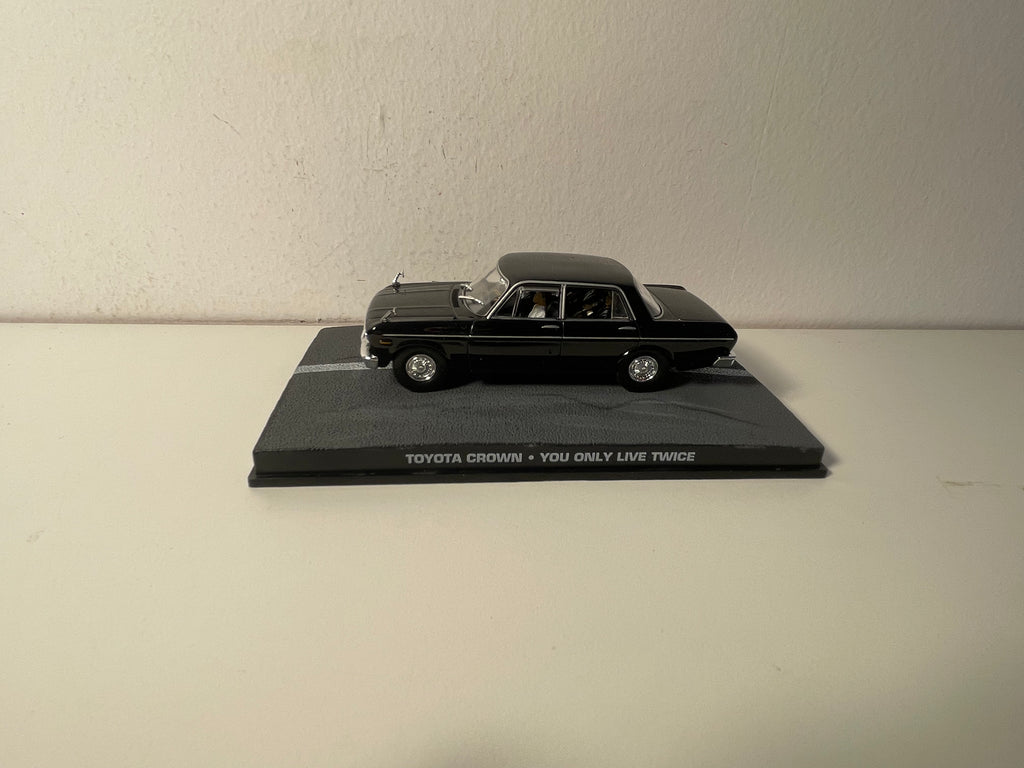 Toyota Crown schwaarz - JAMES BOND - ON NE VIT QUE DEUX FOIS (Dir lieft nëmmen zwou Mol)