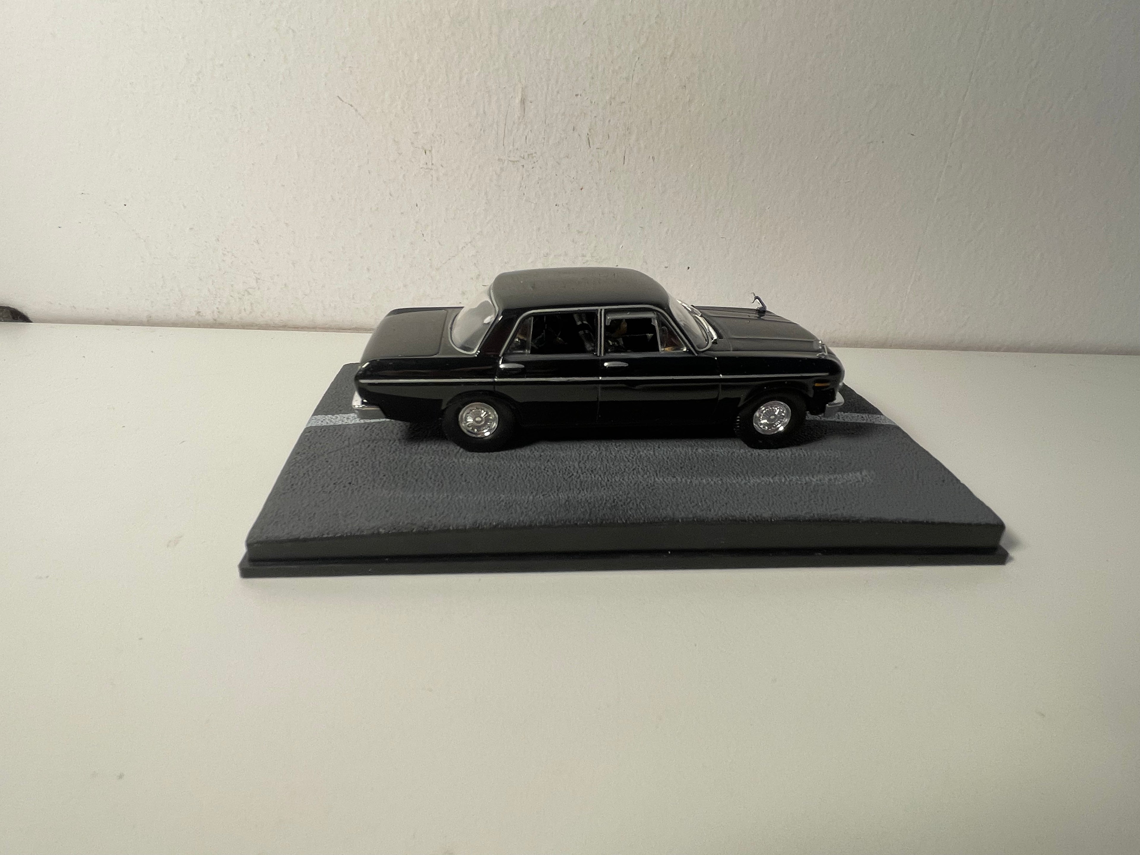 Toyota Crown noire - JAMES BOND - ON NE VIT QUE DEUX FOIS (You only live twice)