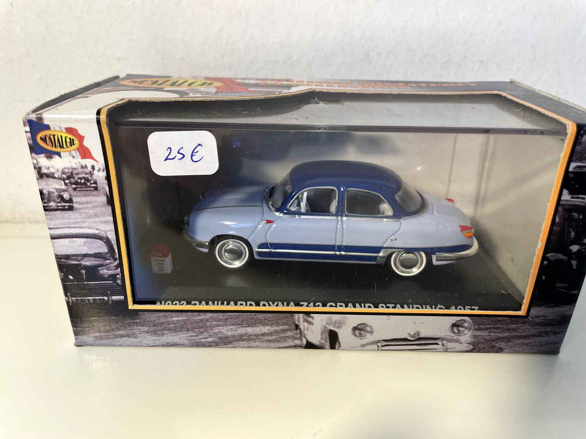 Panhard Dyna Z12 Grand Standing Azul y Azul de 1957 (Nostalgia)