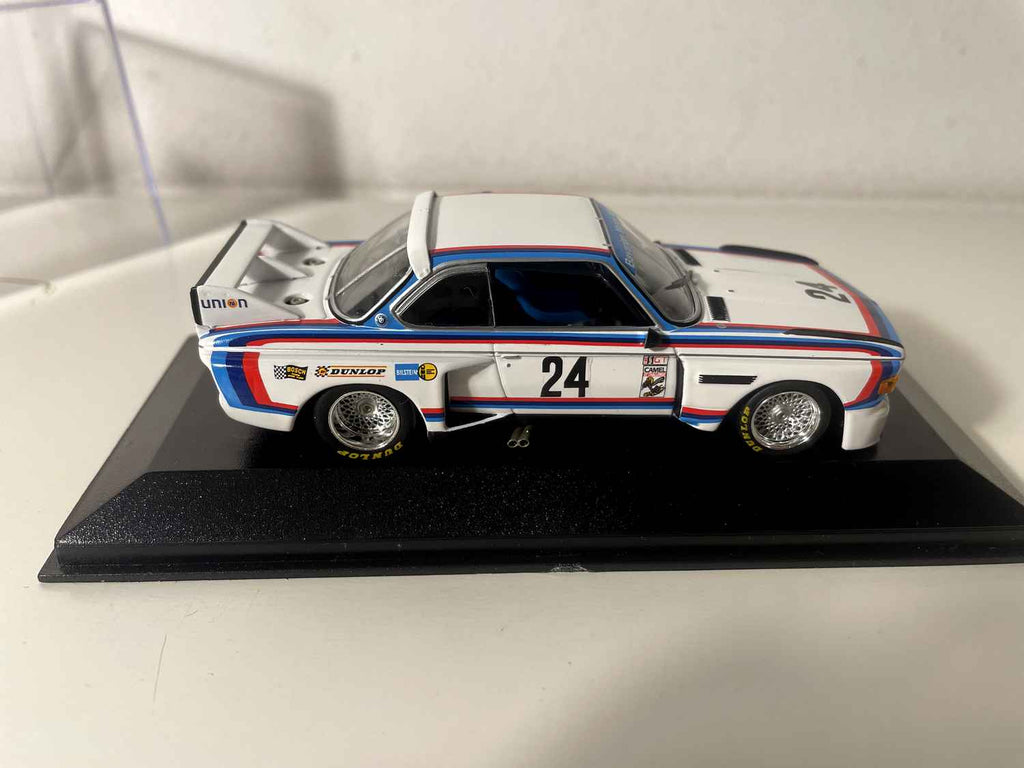 BMW 3.5 CSL IMSA biała, niebieska i czerwona numer 24 - 6 godzin Riverside (Kalifornia) - MINICHAMPS