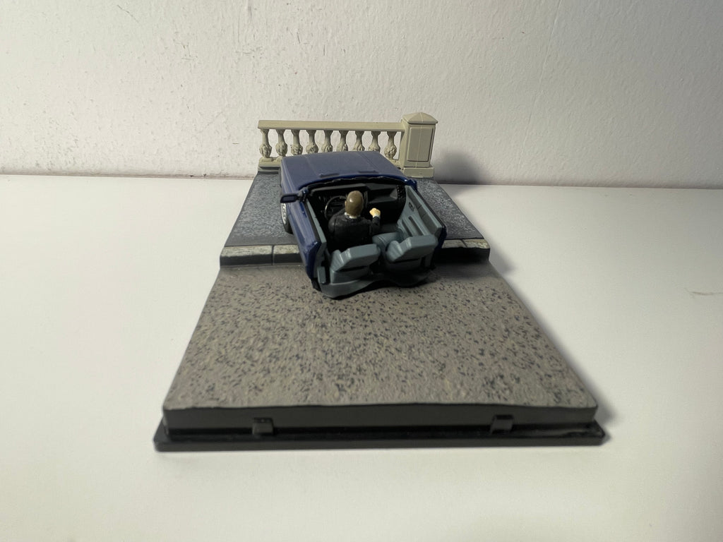 Renault 11 blo Taxi coupé an zwee - JAMES BOND - DANGEREUSEMENT VOTRE (E Bléck op e Mord)