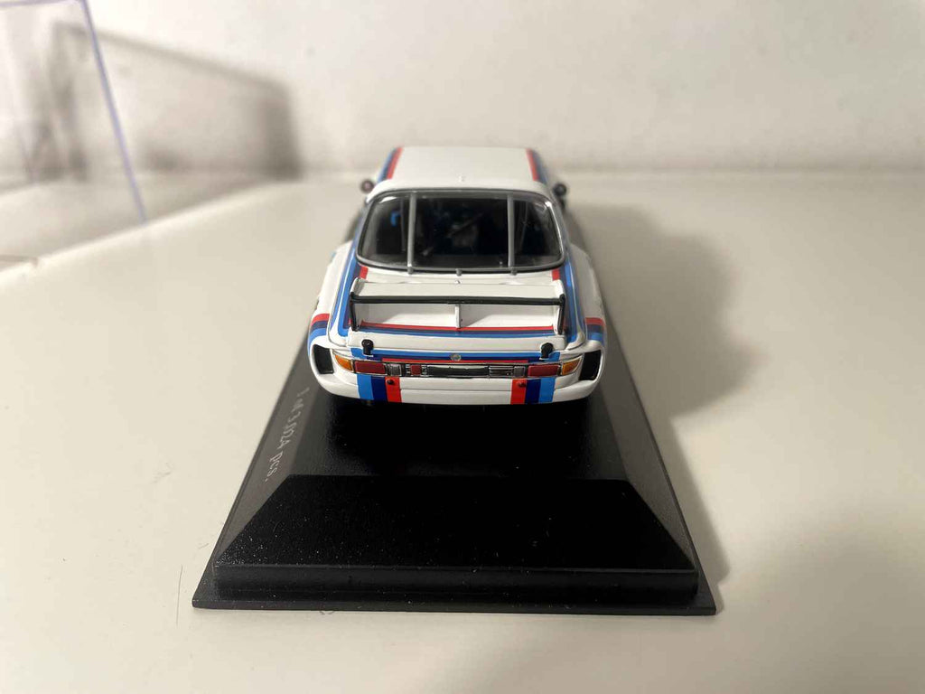 BMW 3.5 CSL IMSA biała, niebieska i czerwona numer 24 - 6 godzin Riverside (Kalifornia) - MINICHAMPS