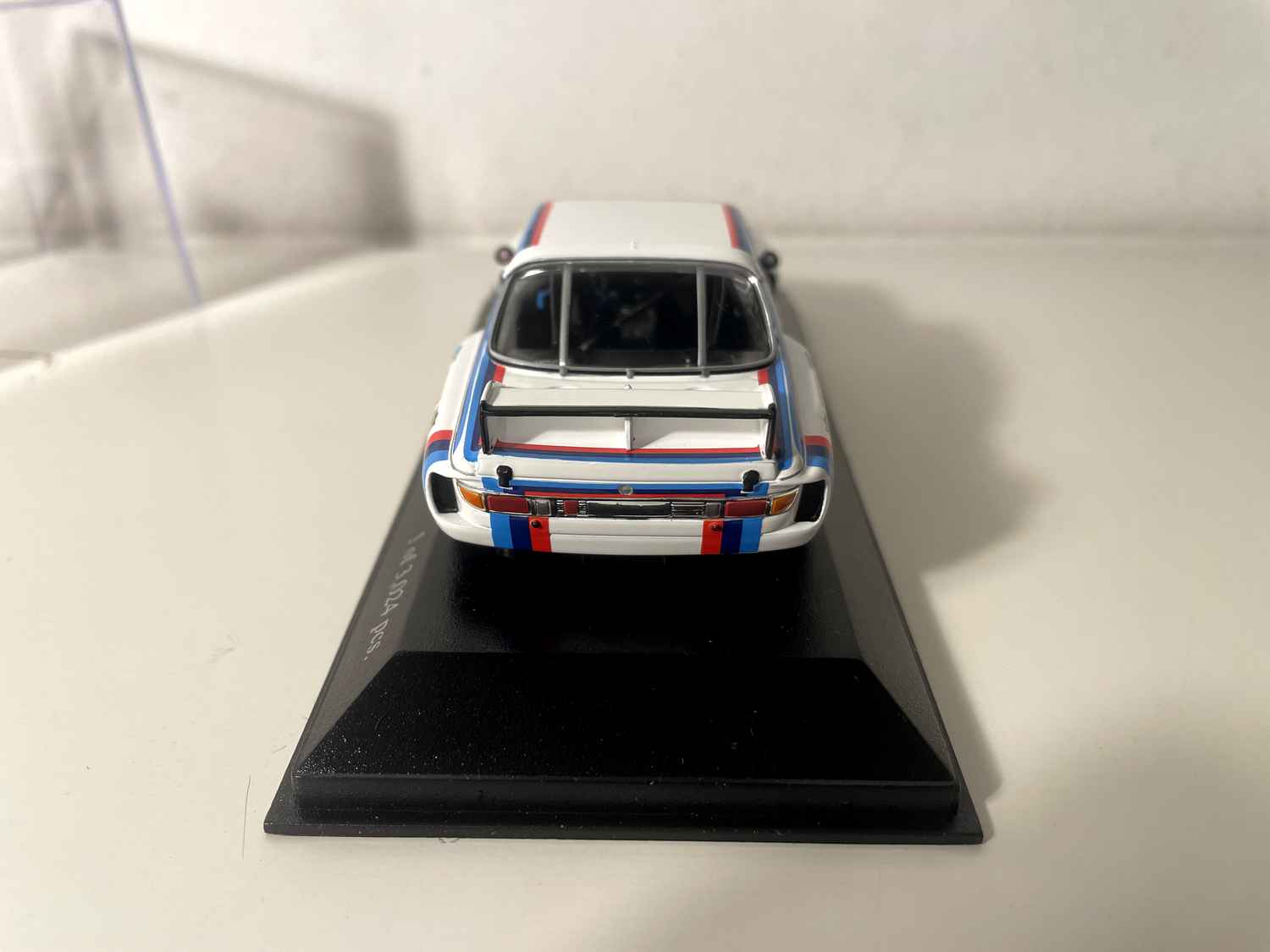 BMW 3.5 CSL IMSA biała, niebieska i czerwona numer 24 - 6 godzin Riverside (Kalifornia) - MINICHAMPS