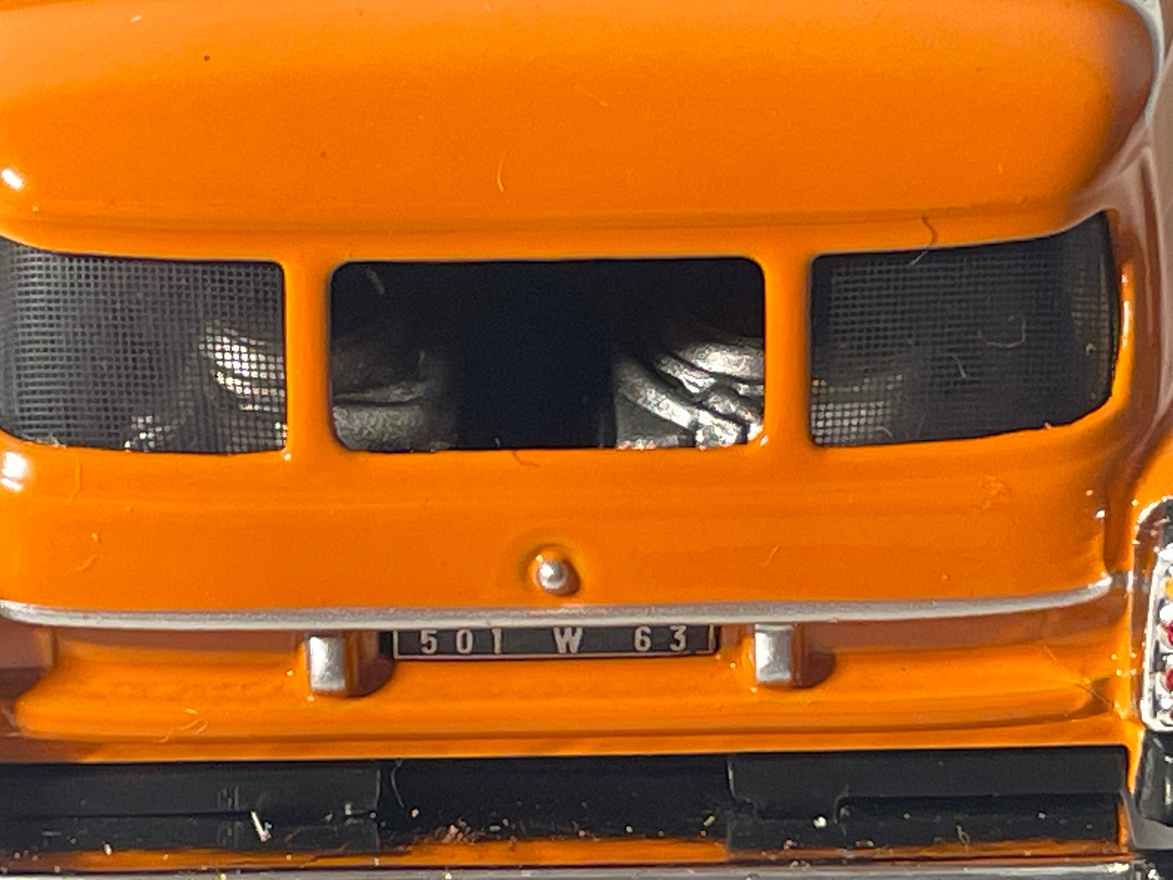 Citroën DS 1000 pernas MICHELIN laranja e amarelo